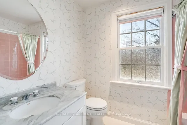 Additional property image - 359 Rosslyn Dr