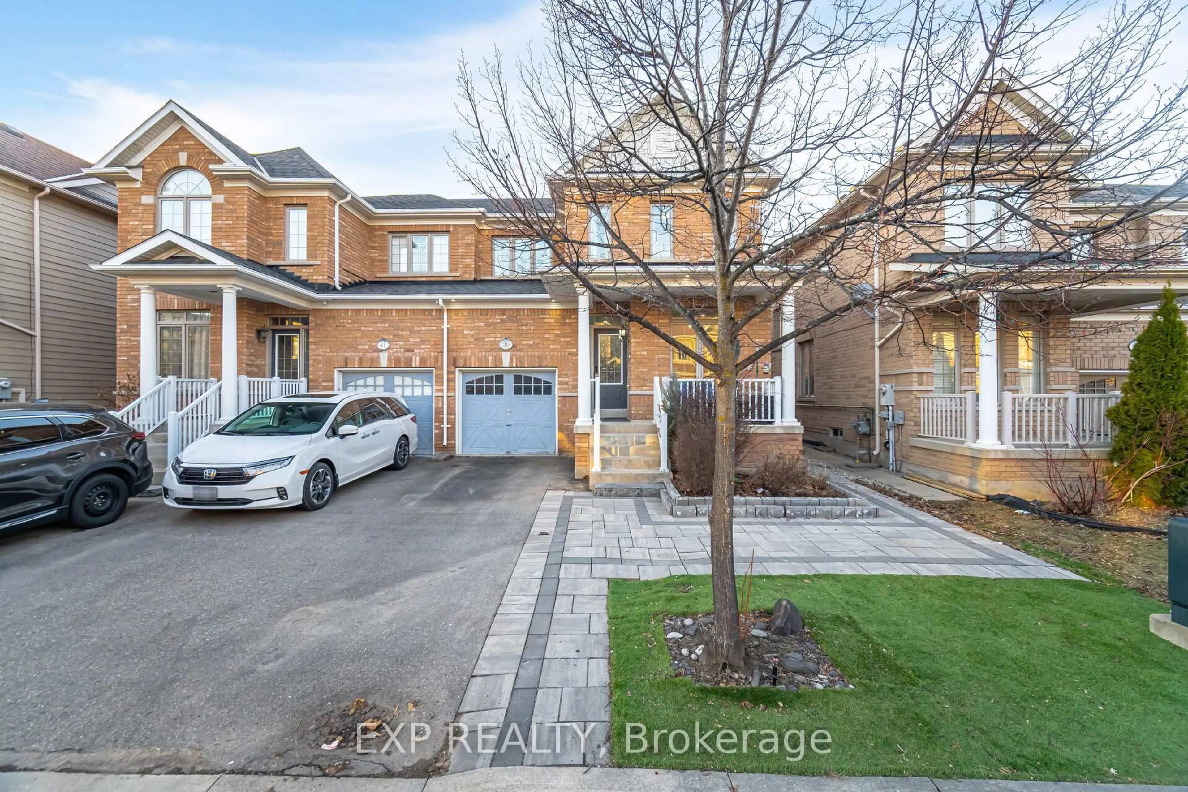 A pic from outside/outdoor area/front of a property/back of a property/a pic from drone, street for 39 Forbes Terr, Milton Ontario L9T 3X3