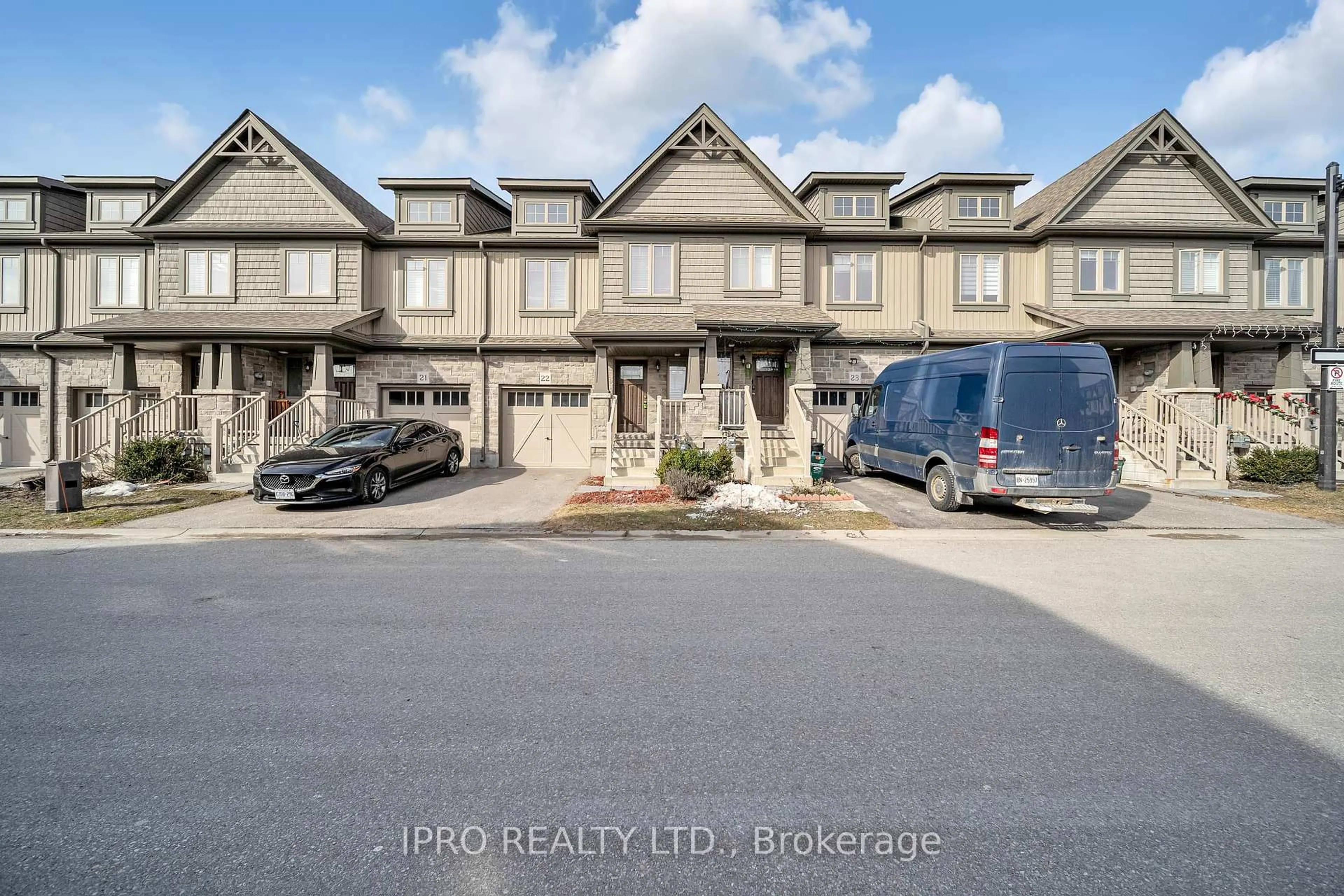 A pic from outside/outdoor area/front of a property/back of a property/a pic from drone, street for 124 Parkinson Cres #22, Orangeville Ontario L9W 6X3