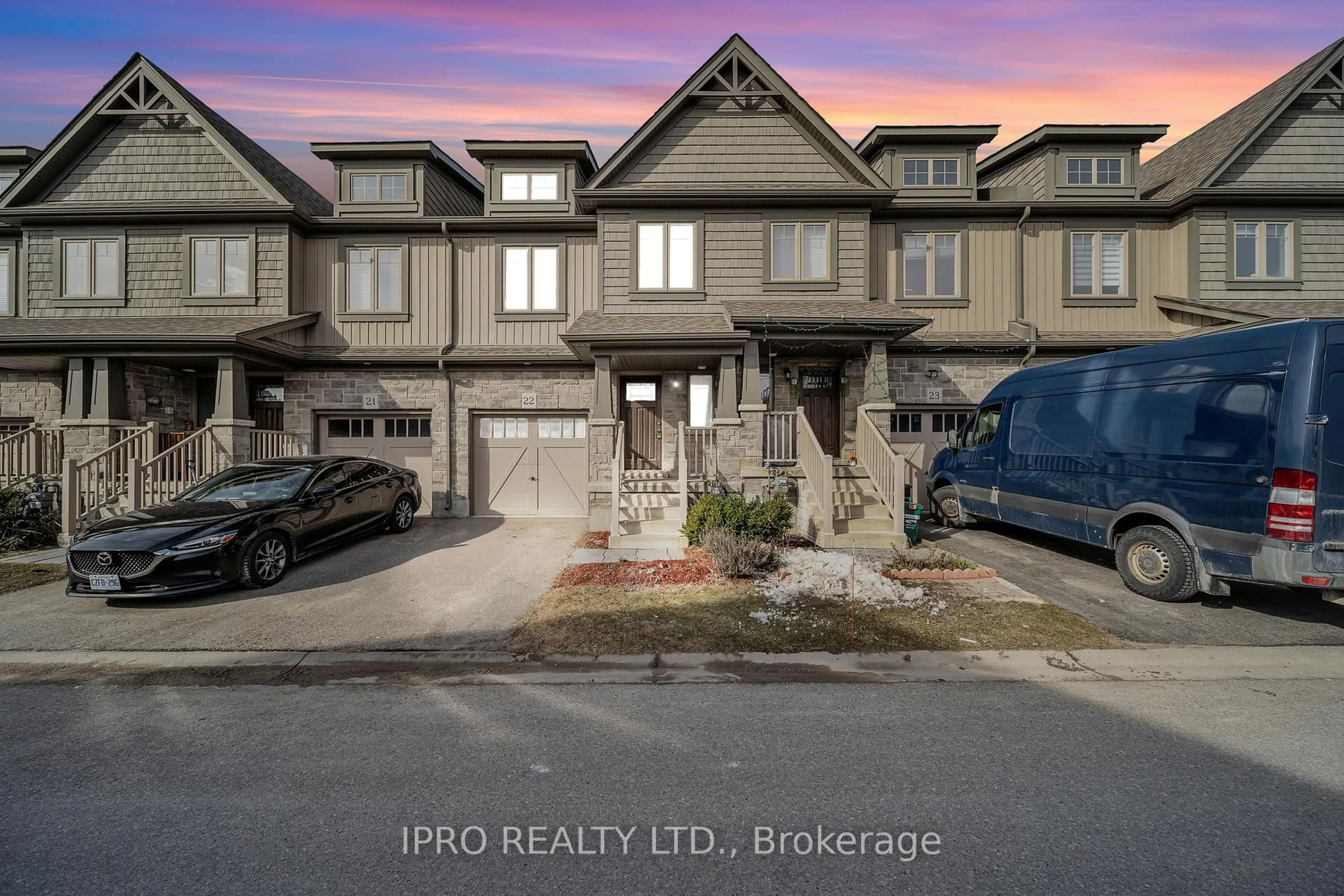 A pic from outside/outdoor area/front of a property/back of a property/a pic from drone, street for 124 Parkinson Cres #22, Orangeville Ontario L9W 6X3