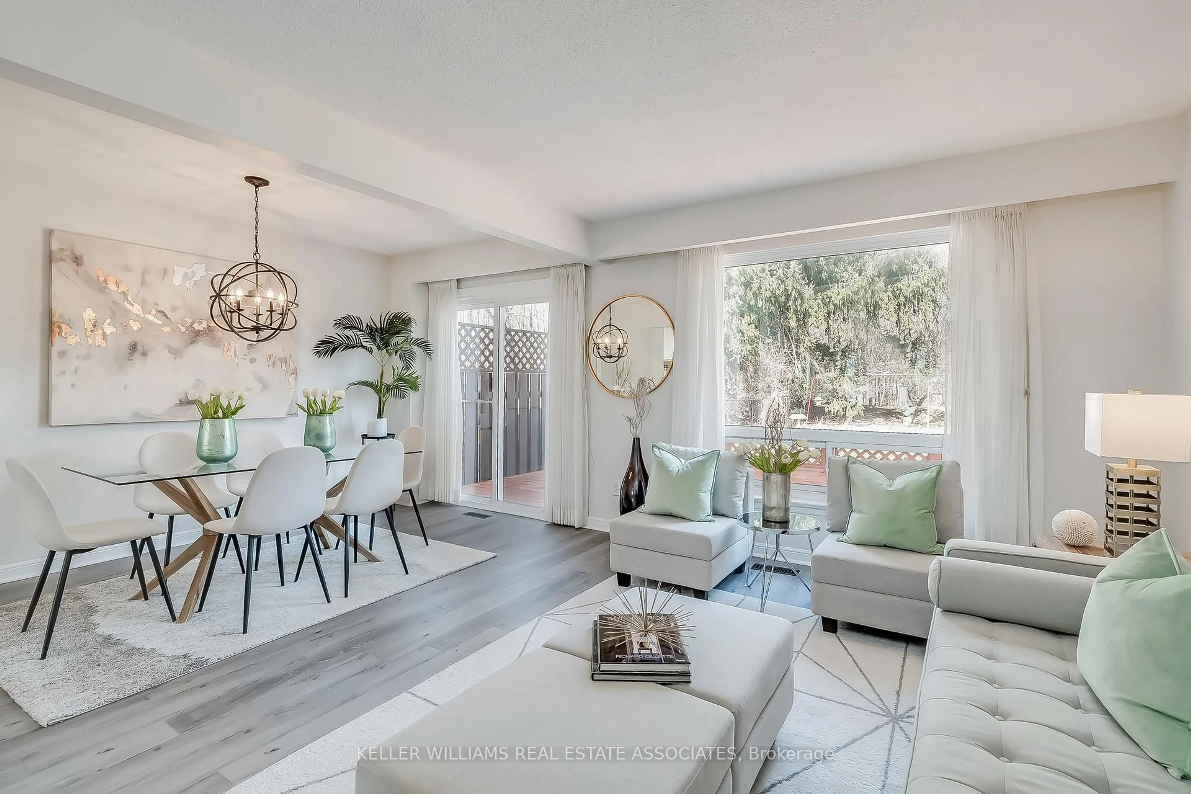 Living room with furniture, ceramic/tile floor for 7228 Ridgeland Cres, Mississauga Ontario L5N 1Y9