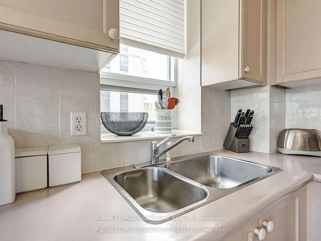 Additional property image - 200 Burnhamthorpe Rd Unit 403