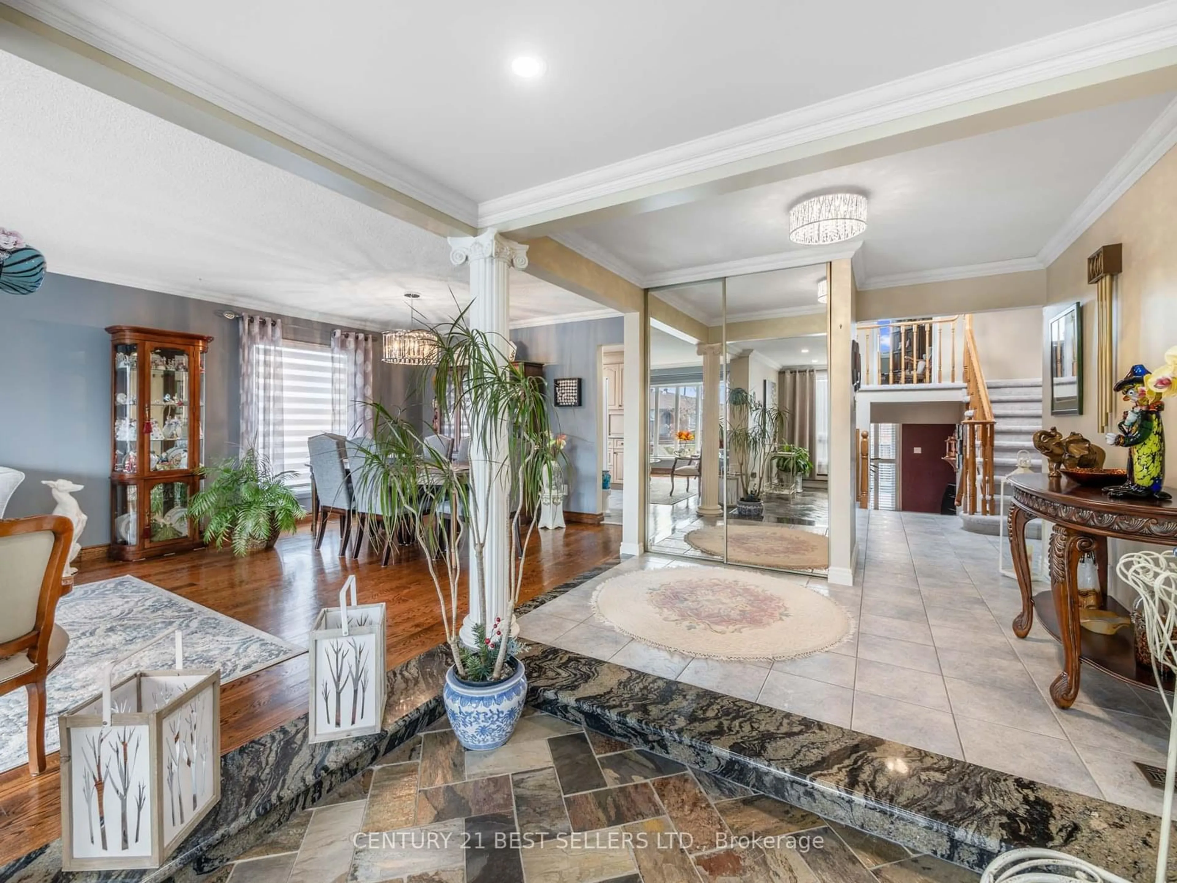 Indoor foyer for 15 Blackthorn Lane, Brampton Ontario L6V 3K7