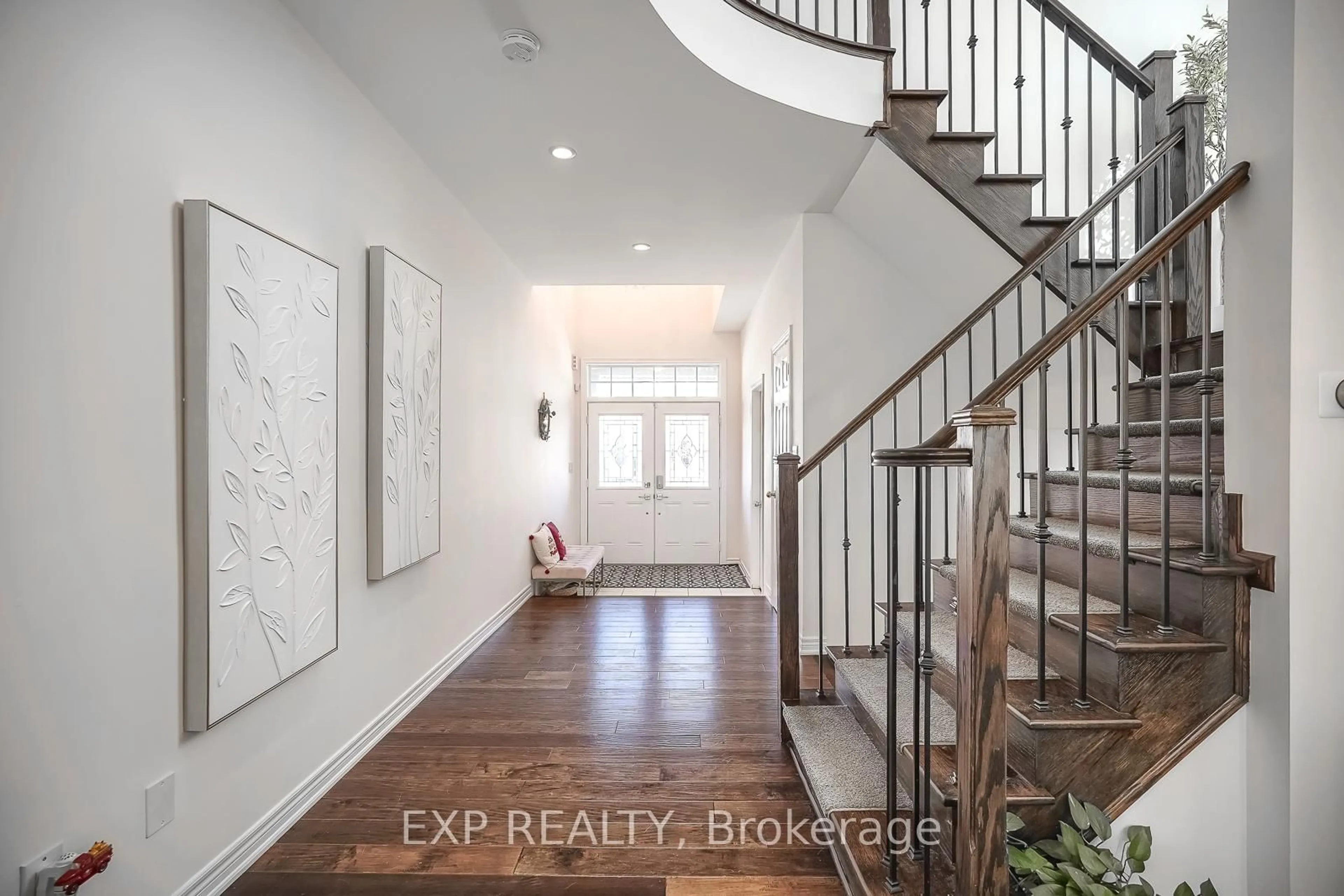 Indoor entryway for 3346 Terra Cotta Lane, Burlington Ontario L7M 0L4