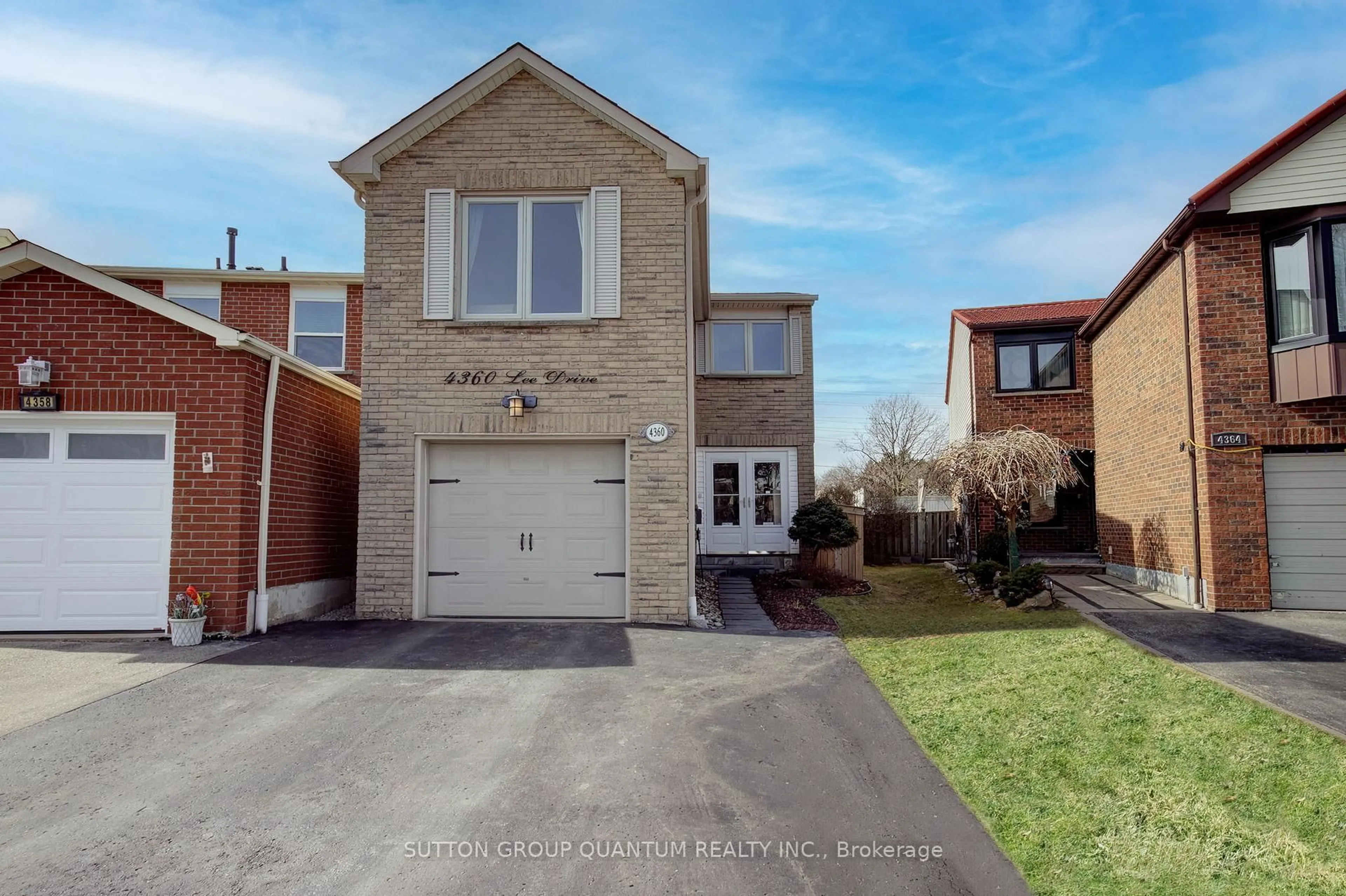 Home with brick exterior material, street for 4360 Lee Dr, Mississauga Ontario L4W 4A8