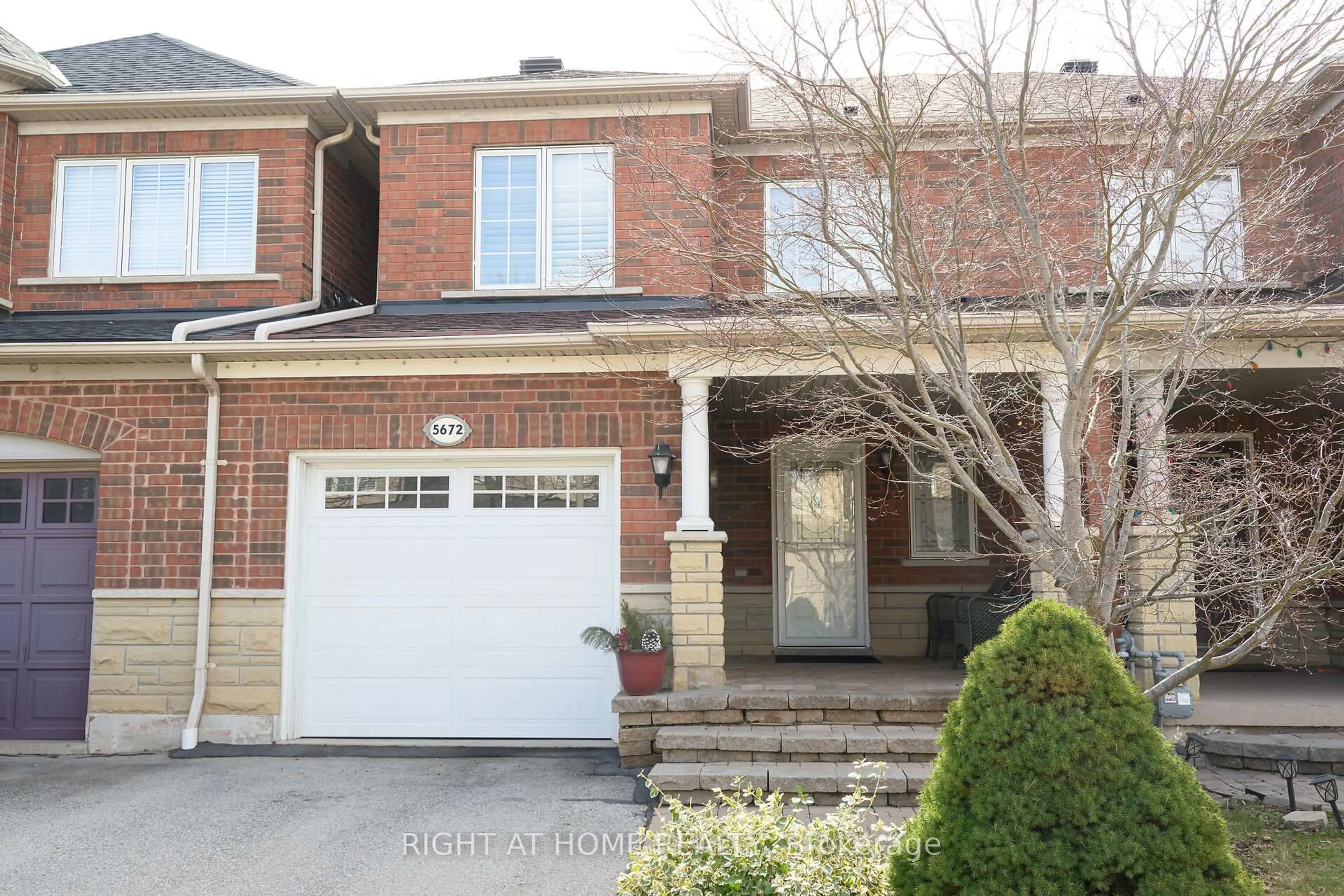 Home with brick exterior material, street for 5672 Barbara Cres, Burlington Ontario L7L 6X3