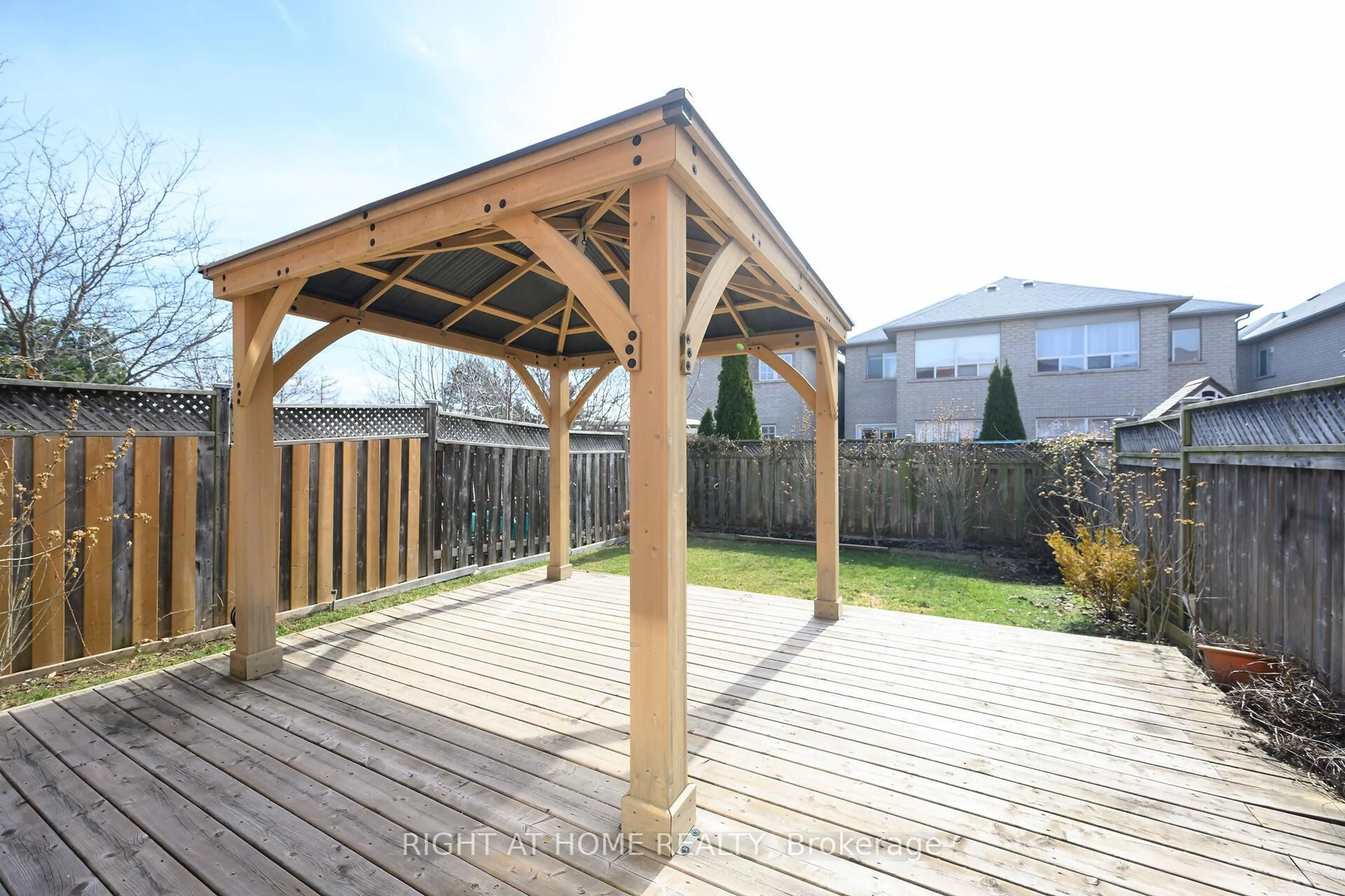 Patio, street for 5672 Barbara Cres, Burlington Ontario L7L 6X3