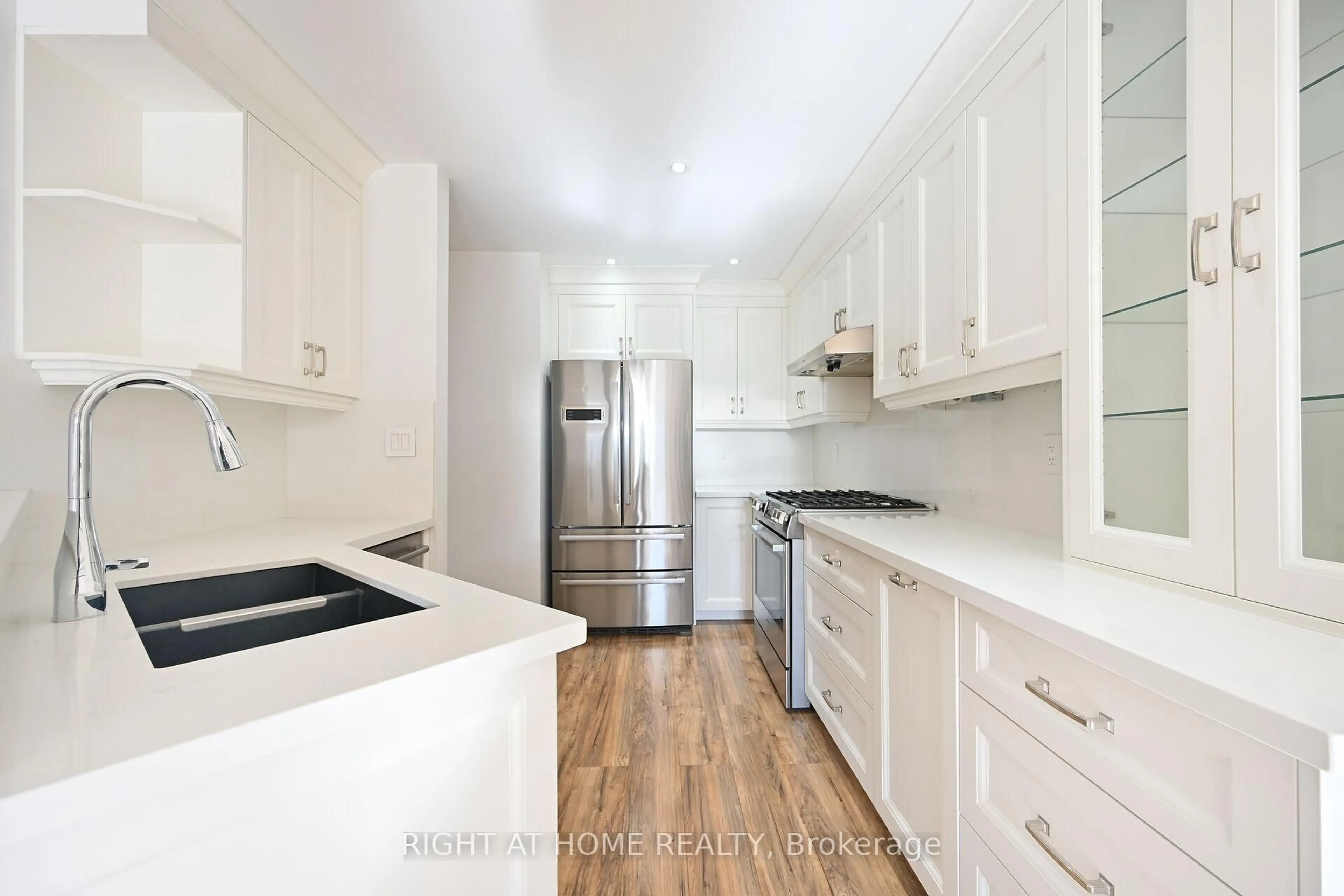 Standard kitchen, unknown for 5672 Barbara Cres, Burlington Ontario L7L 6X3