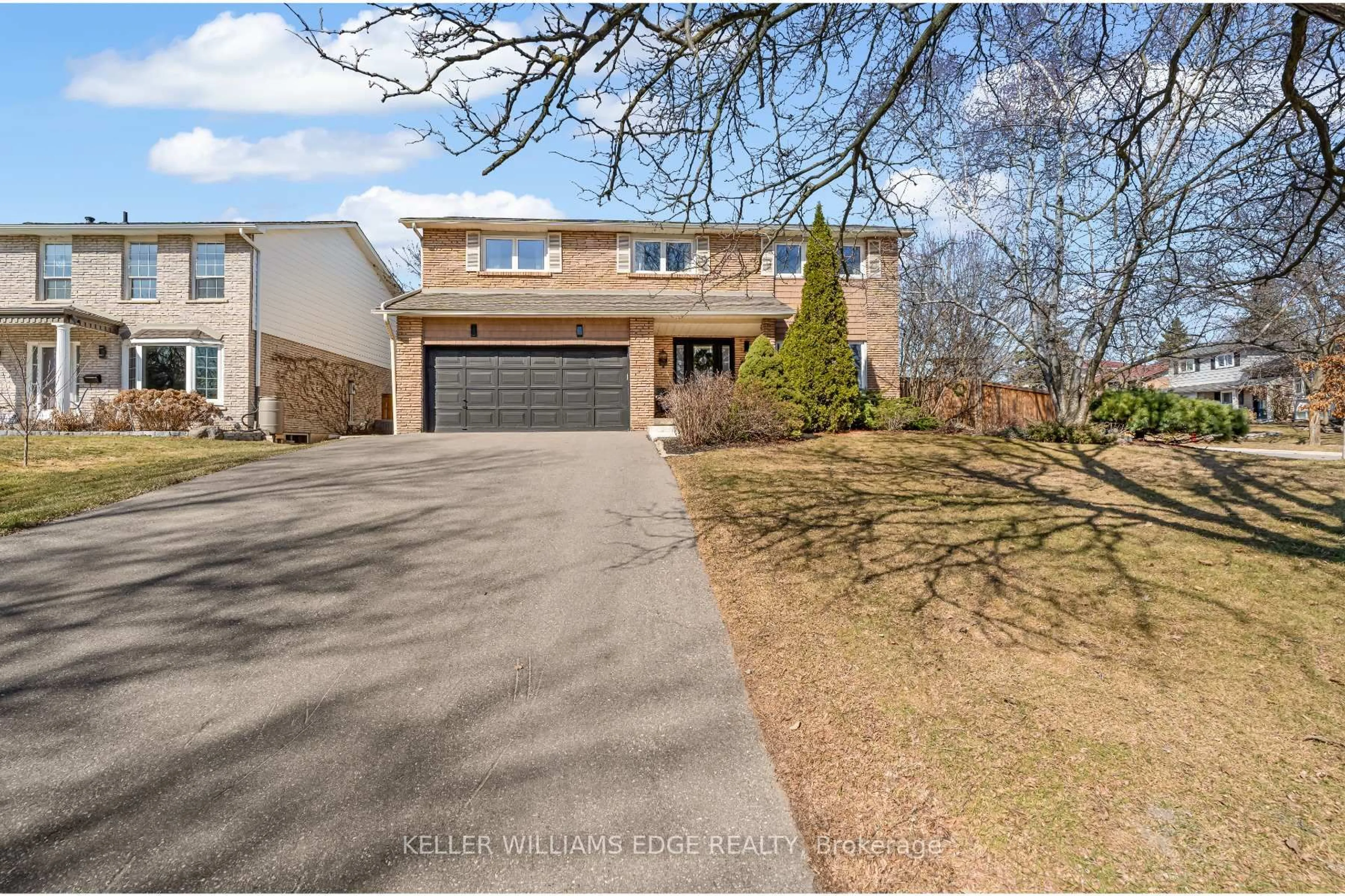 A pic from outside/outdoor area/front of a property/back of a property/a pic from drone, street for 1351 Bryanston Crt, Burlington Ontario L7P 3N7