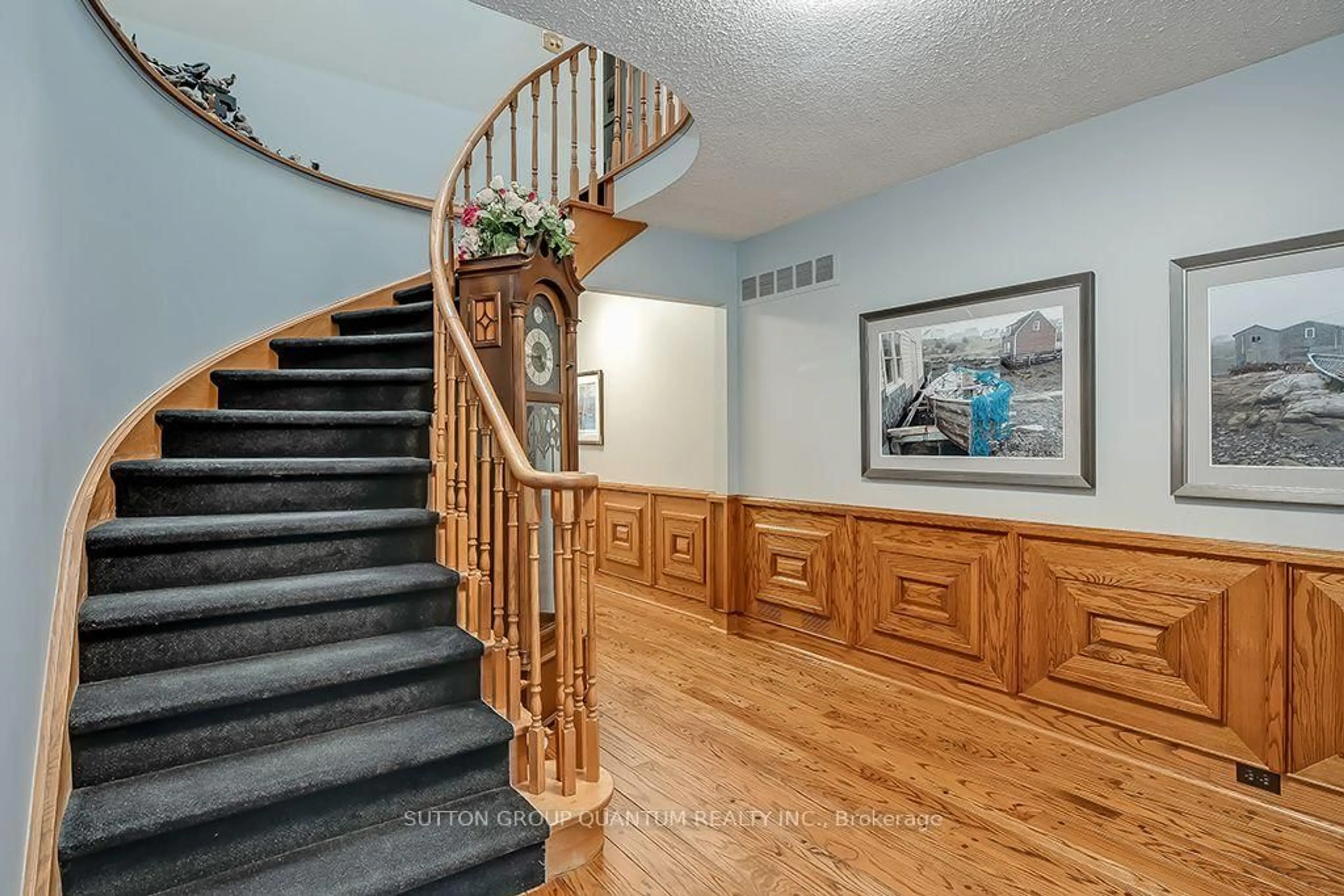 Indoor foyer for 3657 Greenbower Crt, Mississauga Ontario L5L 1P3