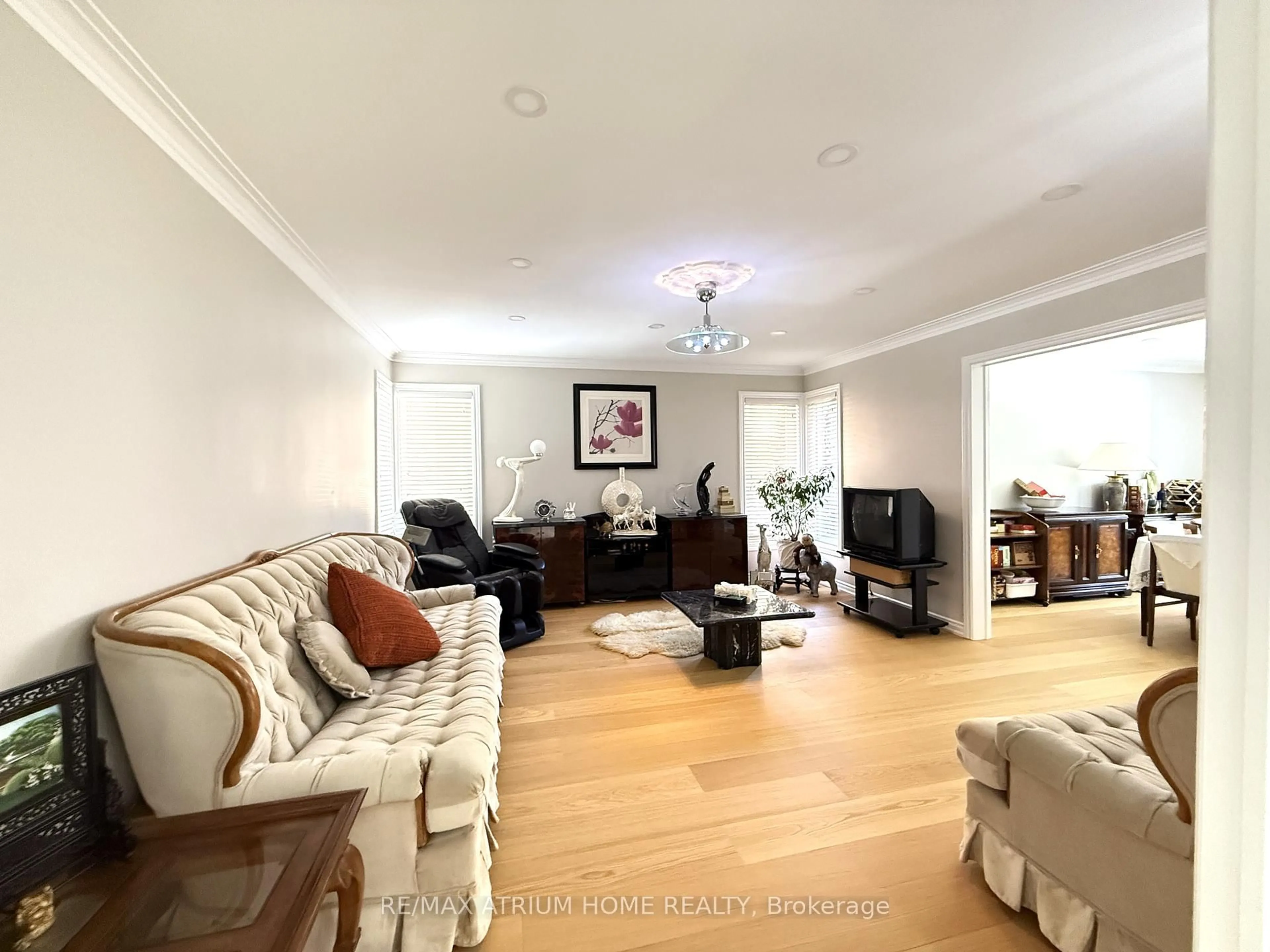 Living room with furniture, wood/laminate floor for 1875 Folkway Dr, Mississauga Ontario L5L 2X1