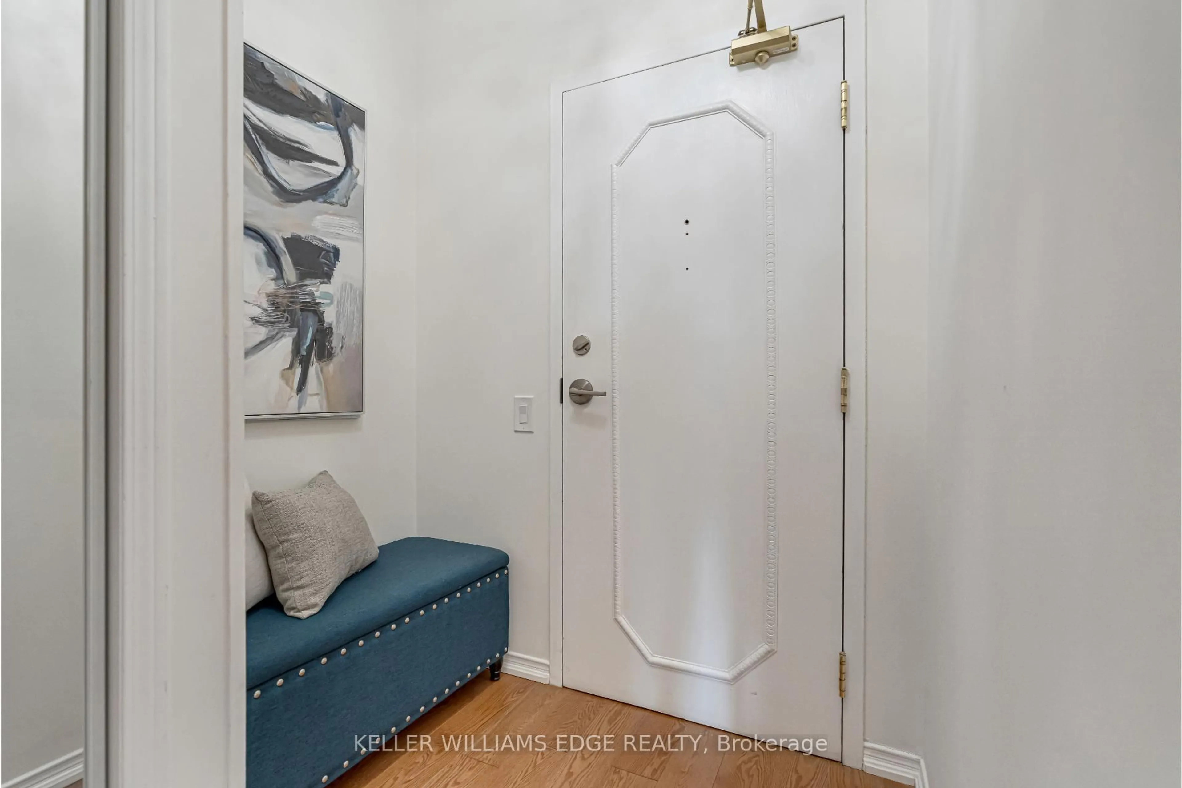 Indoor entryway for 2075 Amherst Heights Dr #305, Burlington Ontario L7P 5B8