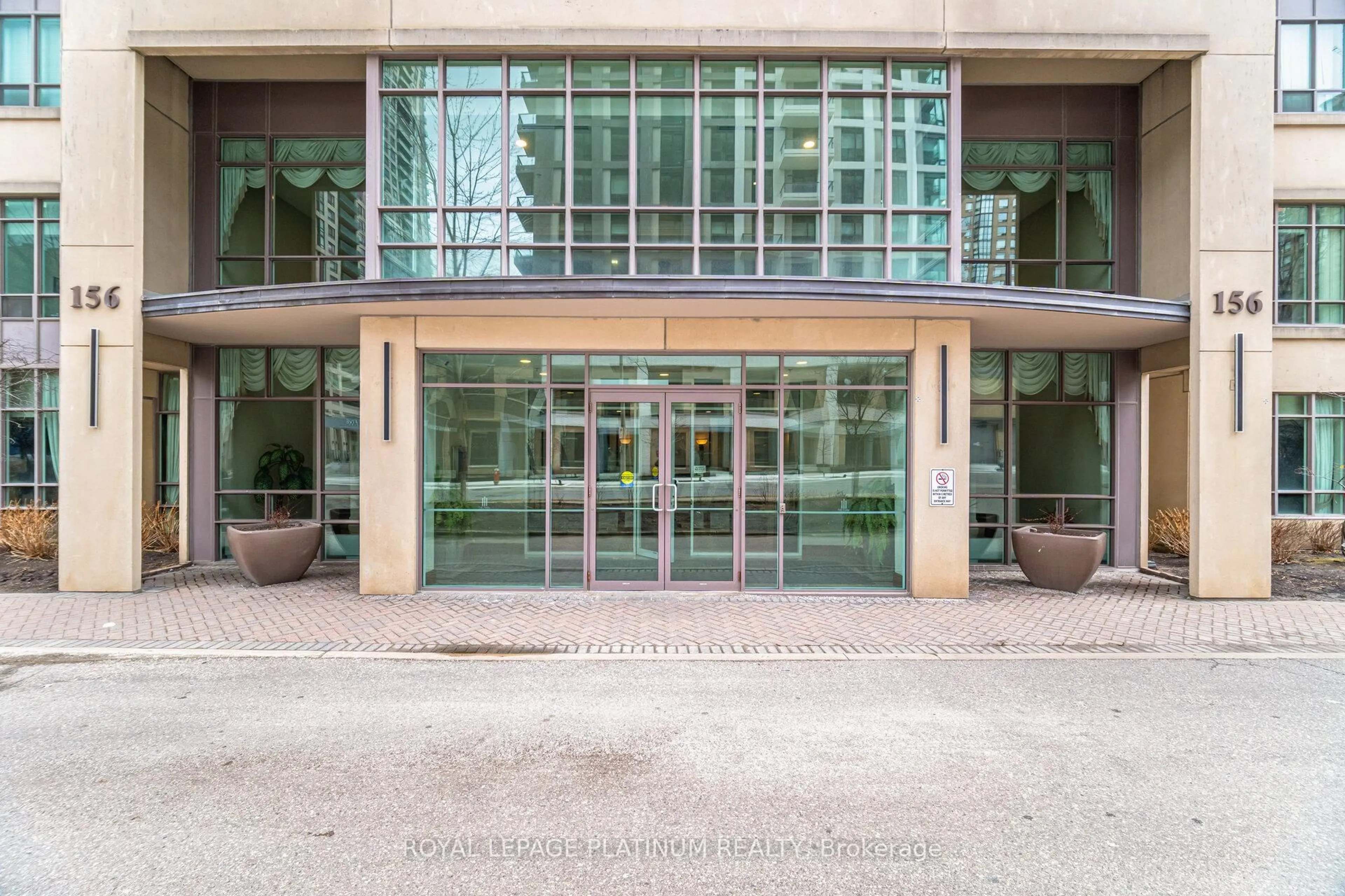 Indoor foyer for 156 Enfield Pl #703, Mississauga Ontario L5B 4L8