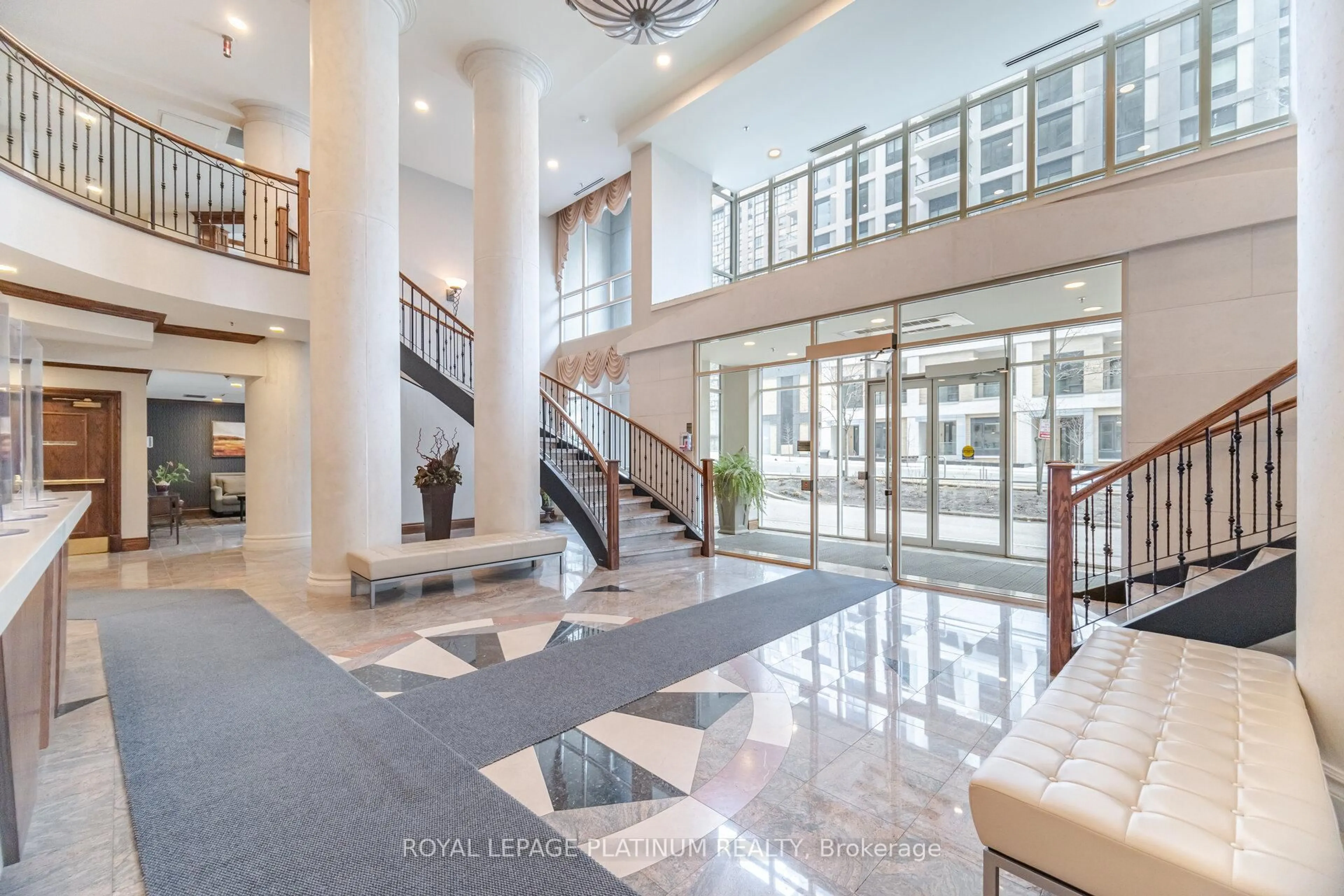 Indoor foyer for 156 Enfield Pl #703, Mississauga Ontario L5B 4L8