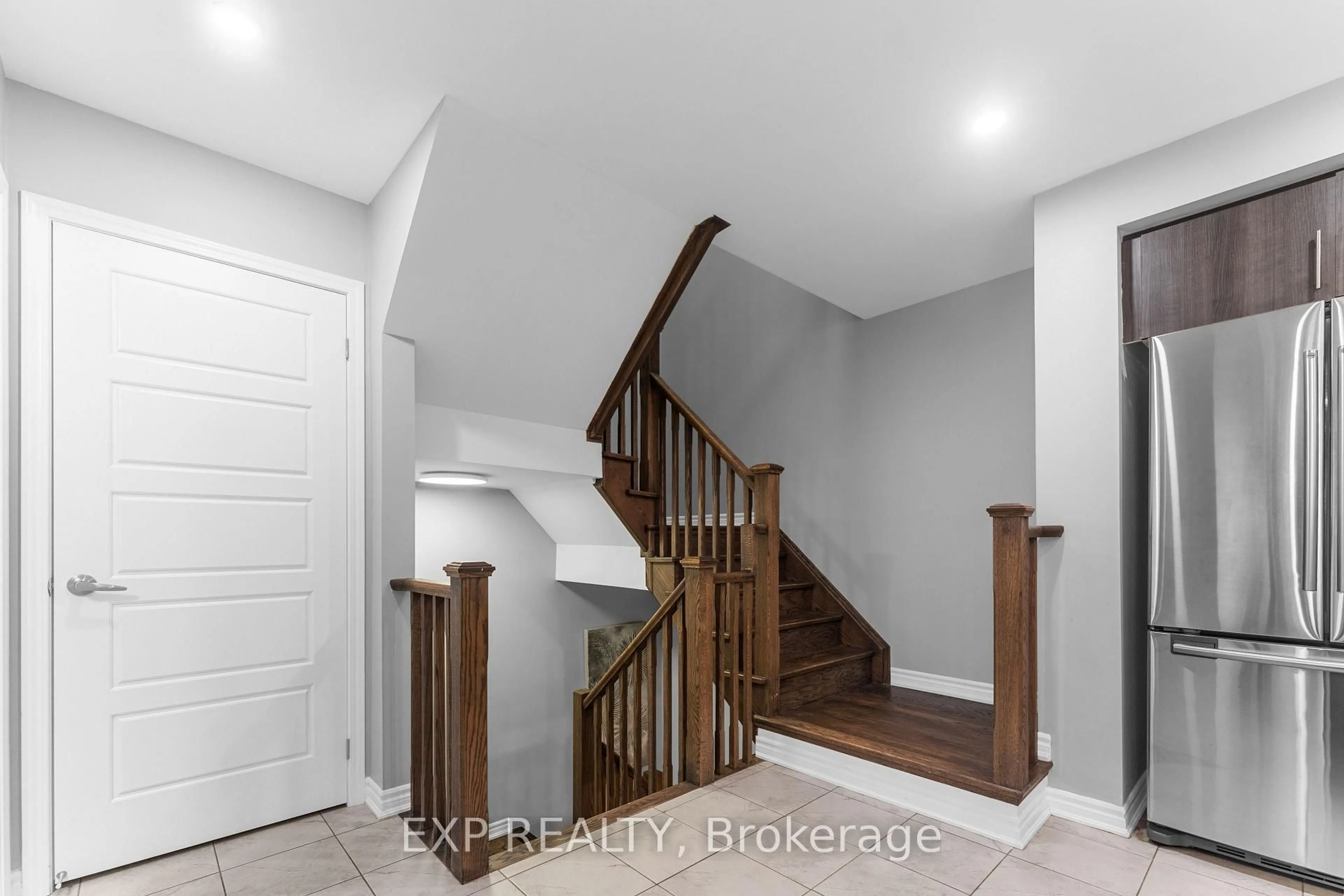 Indoor entryway for 1000 Asleton Blvd #157, Milton Ontario L9T 9L3