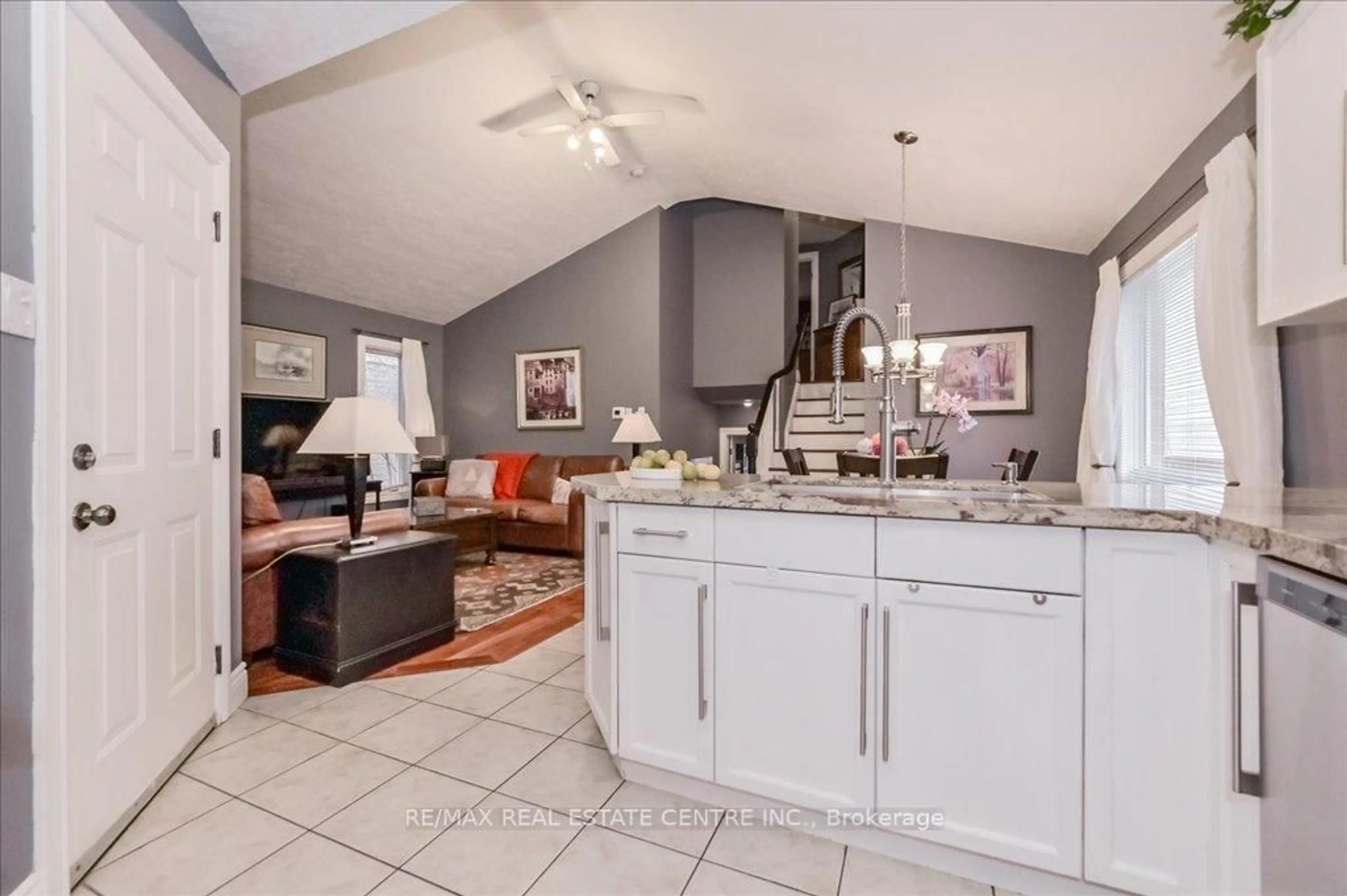 Open concept kitchen, unknown for 31 Fendley Rd, Orangeville Ontario L9W 5C6