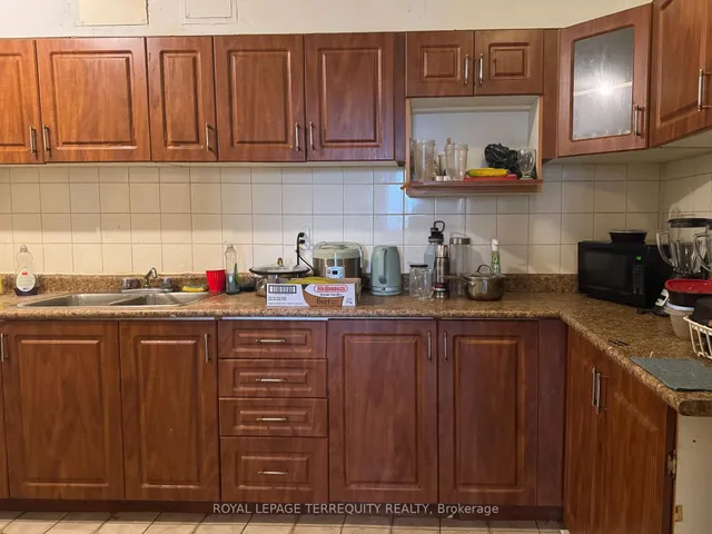 Additional property image - 15 London Green Crt Unit 409