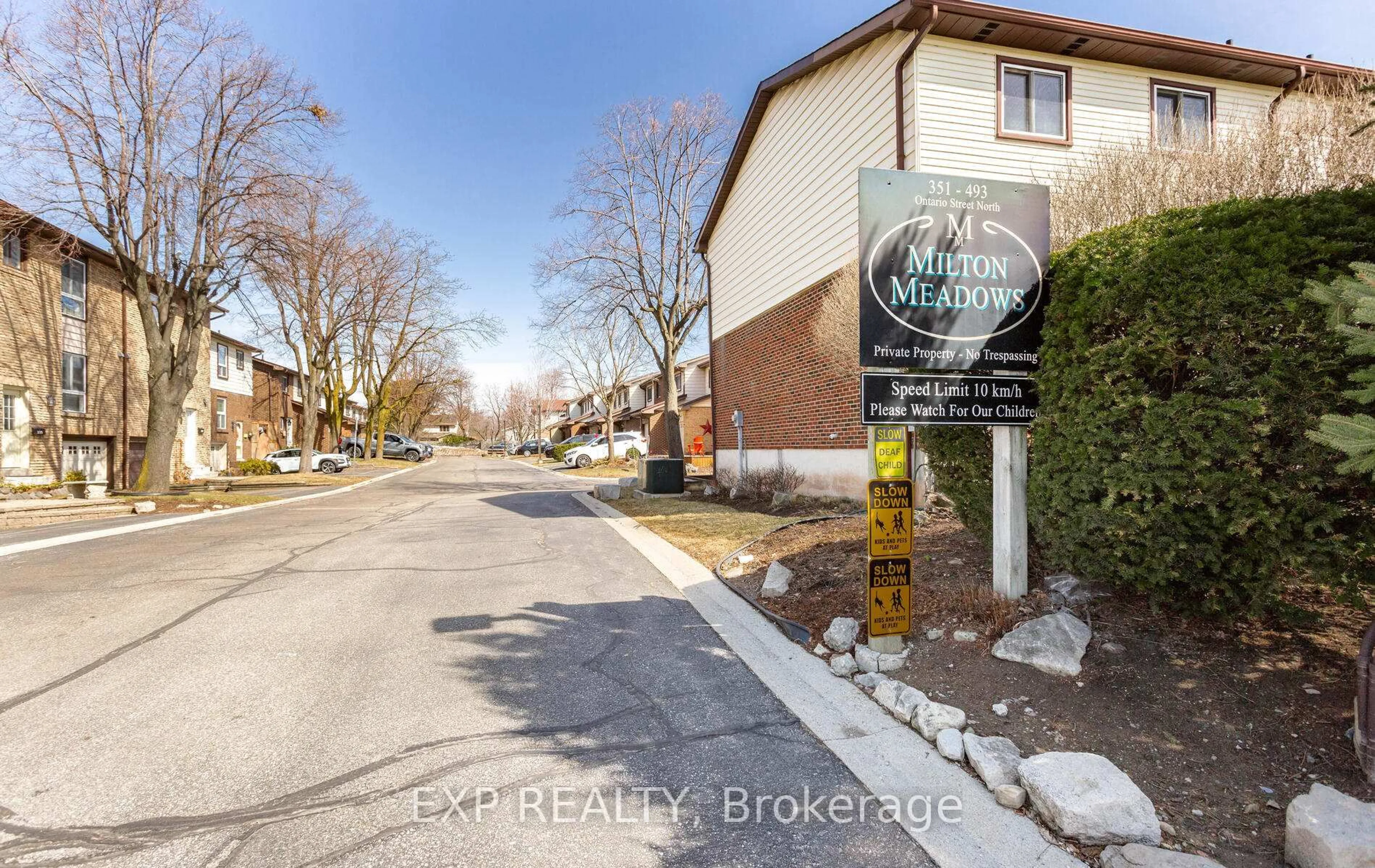 Indoor entryway for 491 ONTARIO St, Milton Ontario L9T 3J4