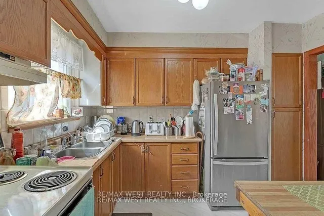 Additional property image - 2088 Martin Grove Rd Unit 46