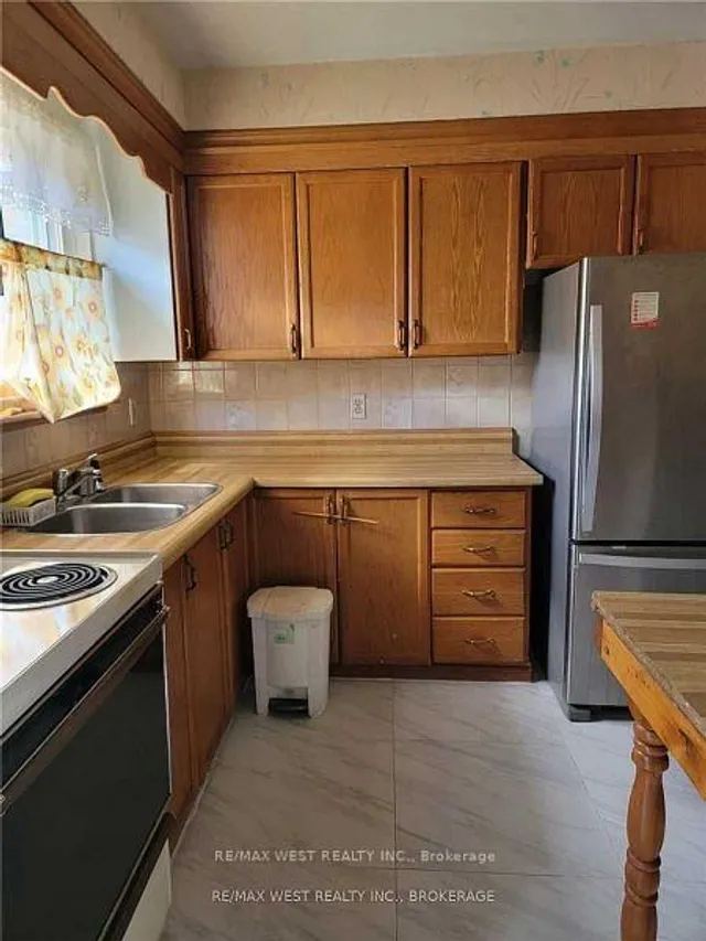 Additional property image - 2088 Martin Grove Rd Unit 46