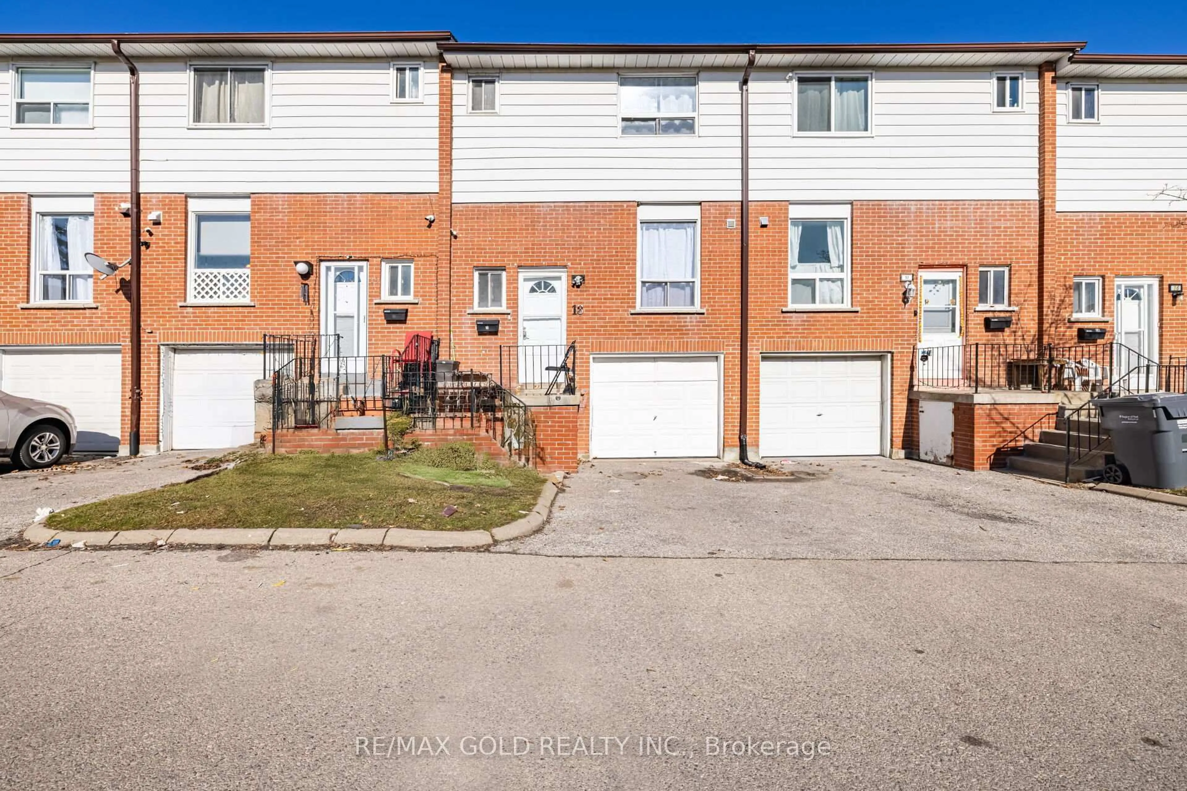 A pic from outside/outdoor area/front of a property/back of a property/a pic from drone, street for 7560 Goreway Dr #18, Mississauga Ontario L4T 2V2