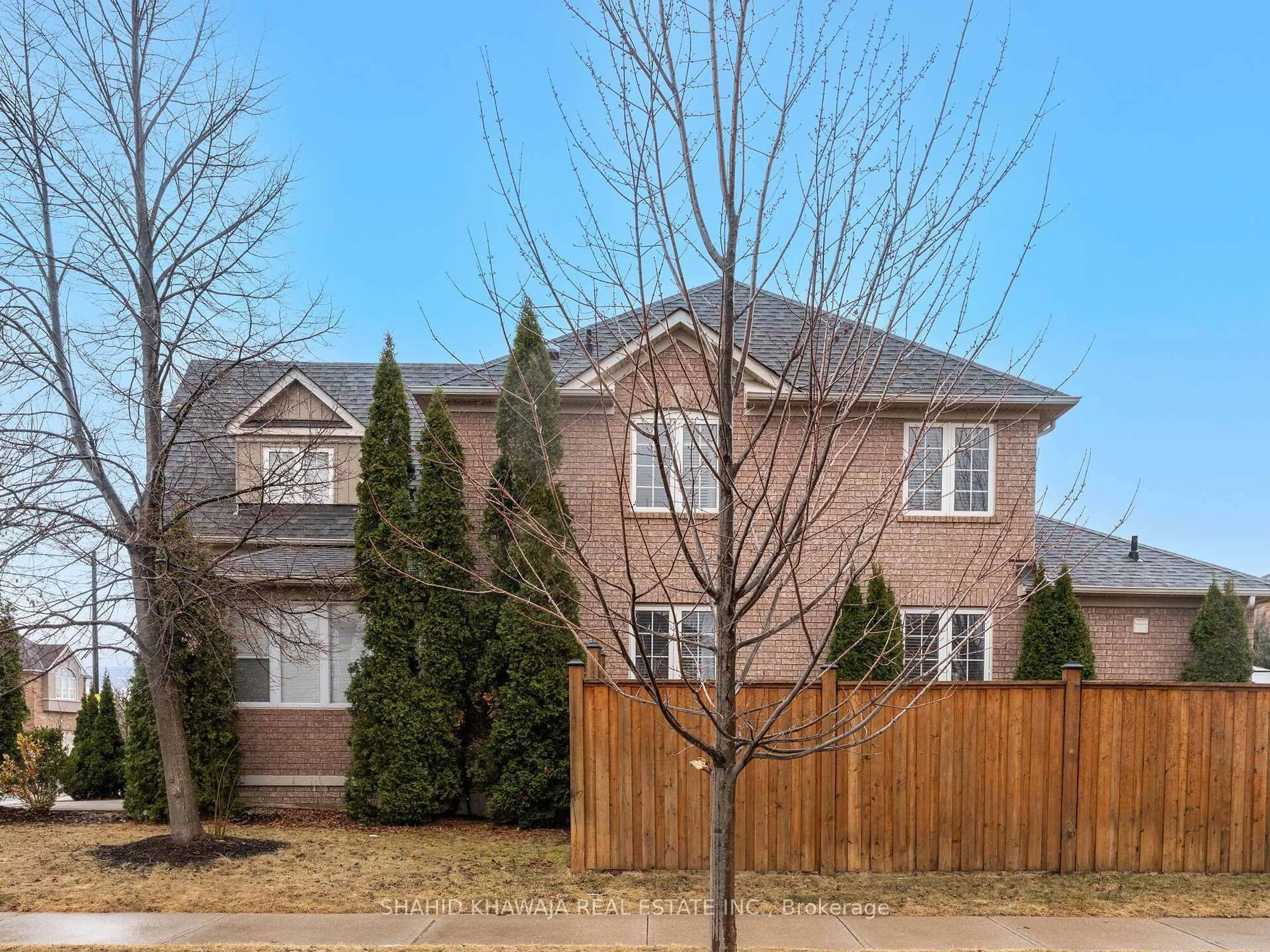 Home with brick exterior material, street for 7282 Blackwood Mews, Mississauga Ontario L5N 8G9