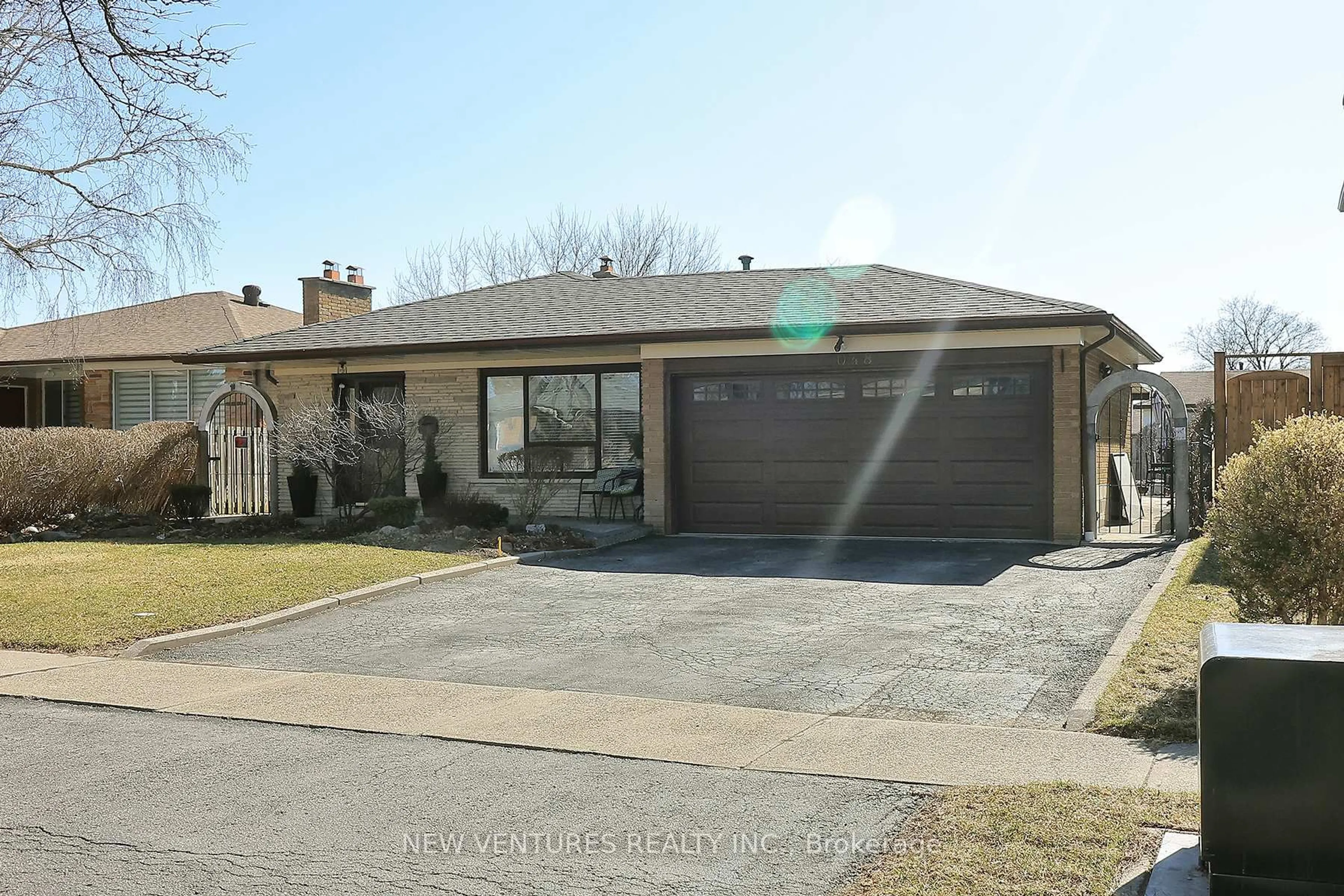 Home with brick exterior material, street for 3048 Ballad Dr, Mississauga Ontario L4T 1Z7