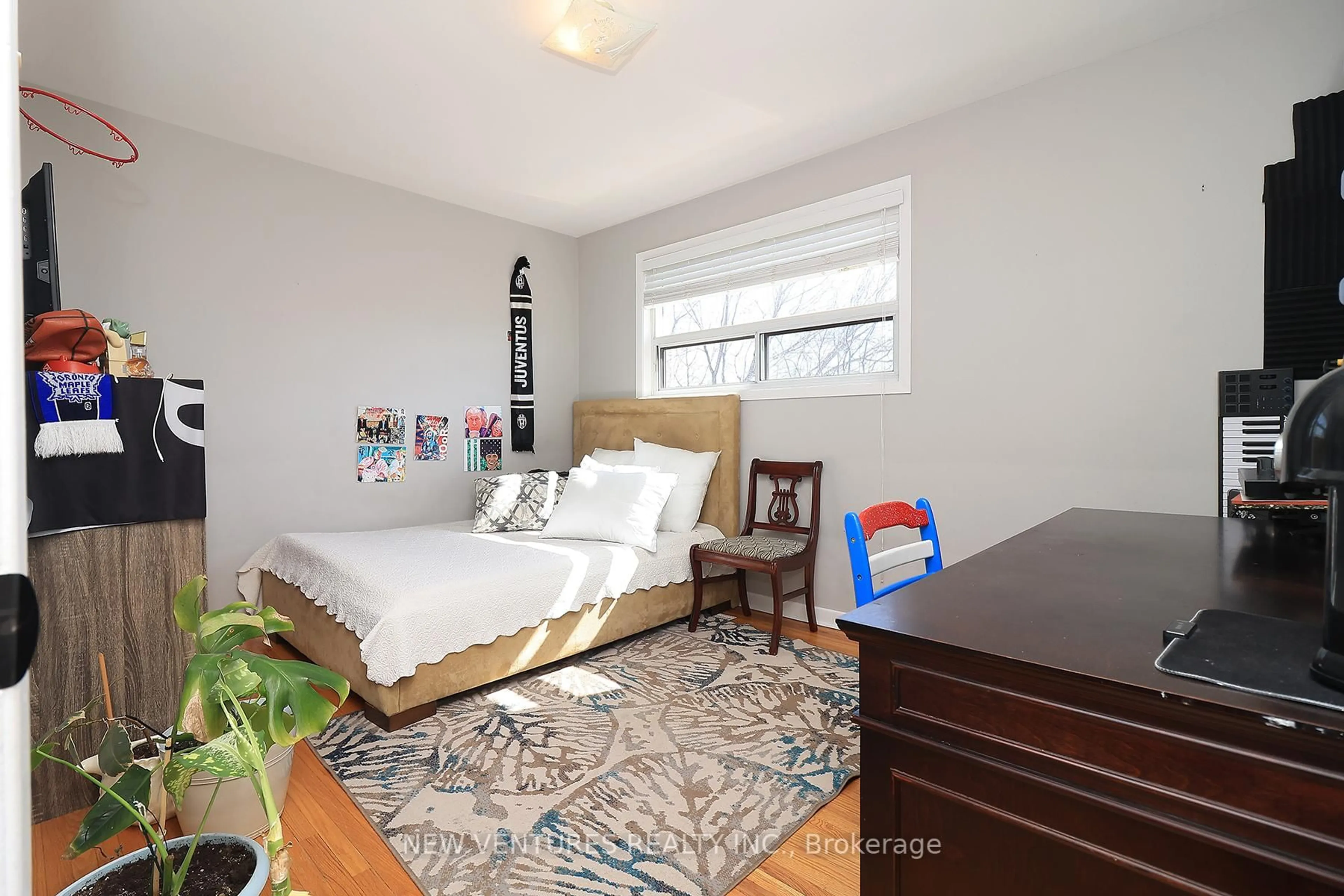 A pic of a room for 3048 Ballad Dr, Mississauga Ontario L4T 1Z7