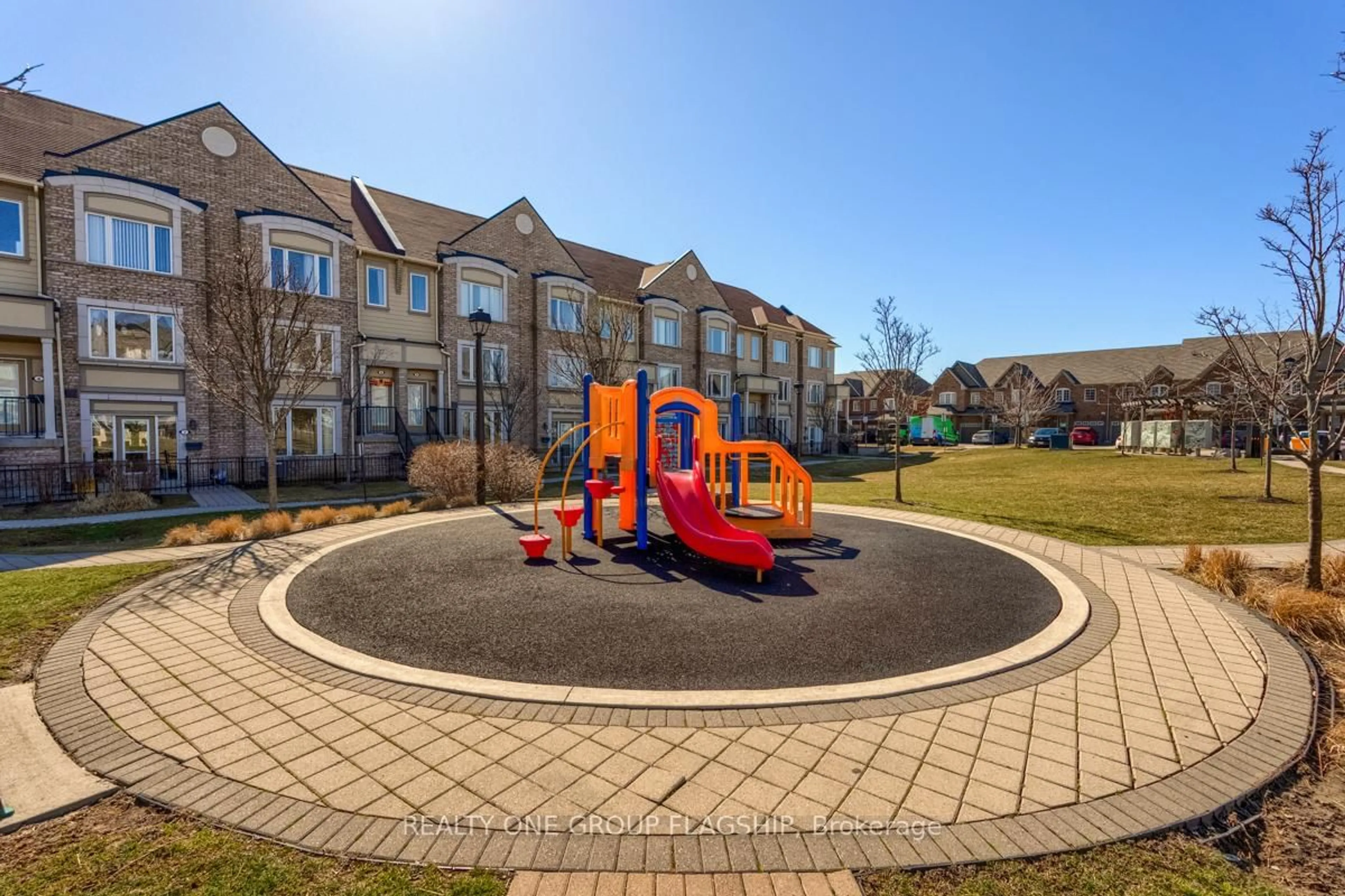 A pic from outside/outdoor area/front of a property/back of a property/a pic from drone, building for 3185 Boxford Cres #7, Mississauga Ontario L5M 0X1