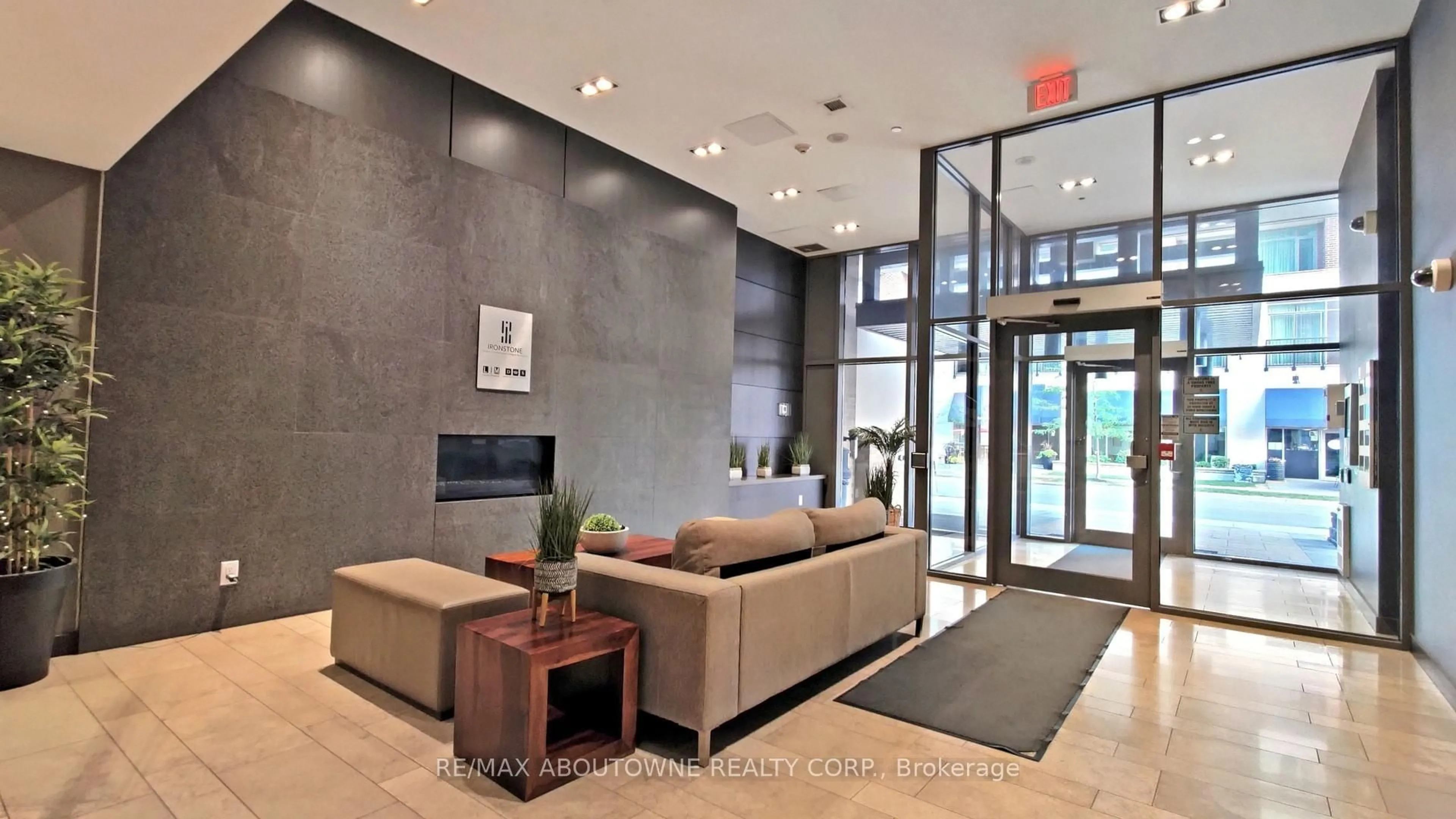 Lobby for 1940 Ironstone Dr #1604, Burlington Ontario L7L 0E4