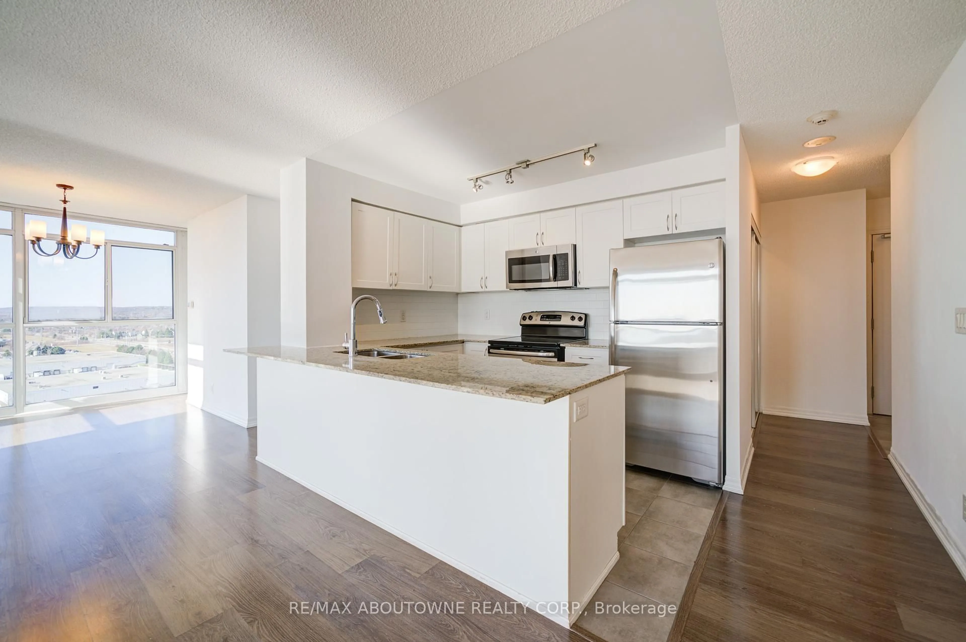 Open concept kitchen, unknown for 1940 Ironstone Dr #1604, Burlington Ontario L7L 0E4