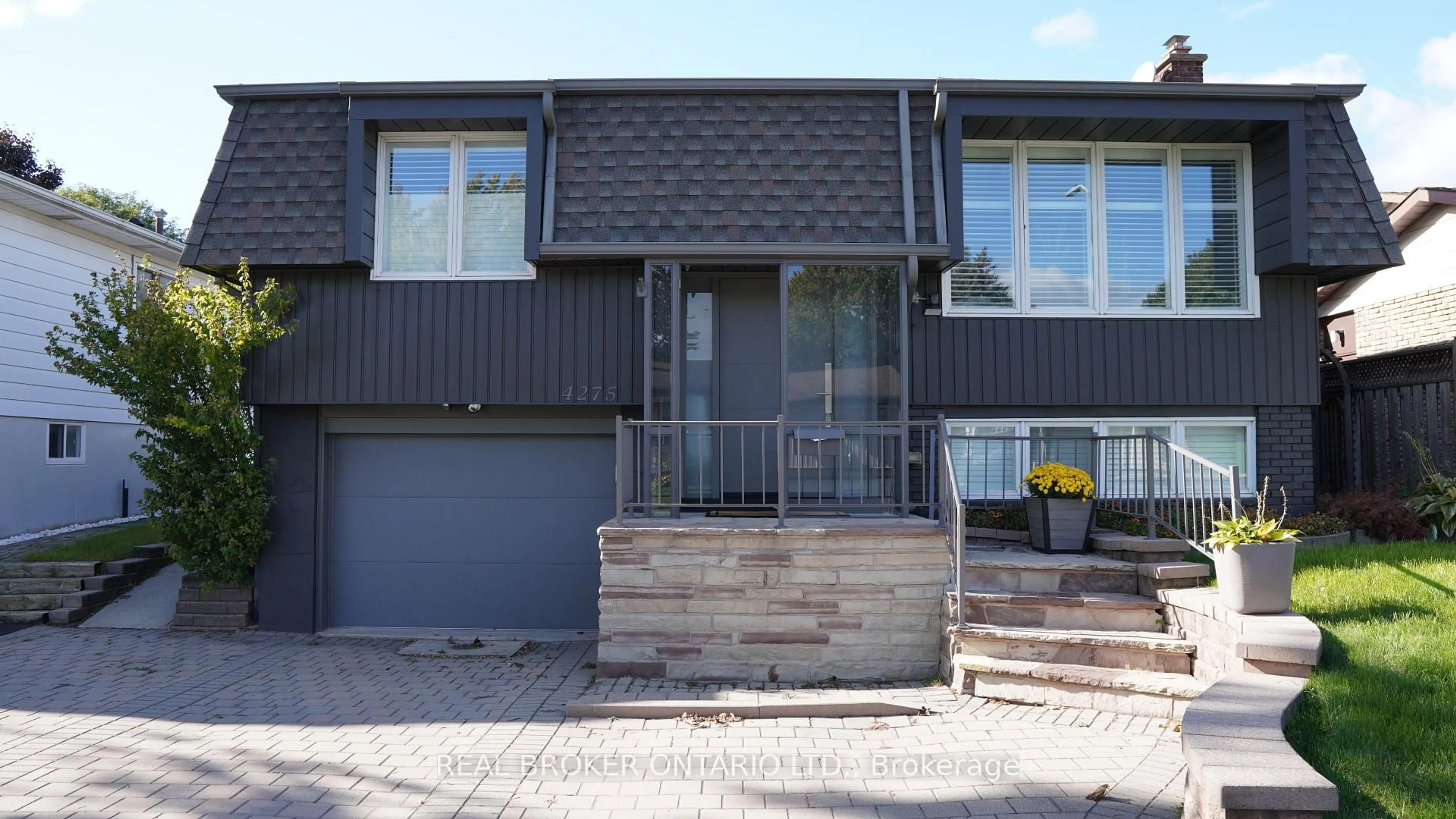 Home with brick exterior material, street for 4275 Longmoor Dr, Burlington Ontario L7L 5A4