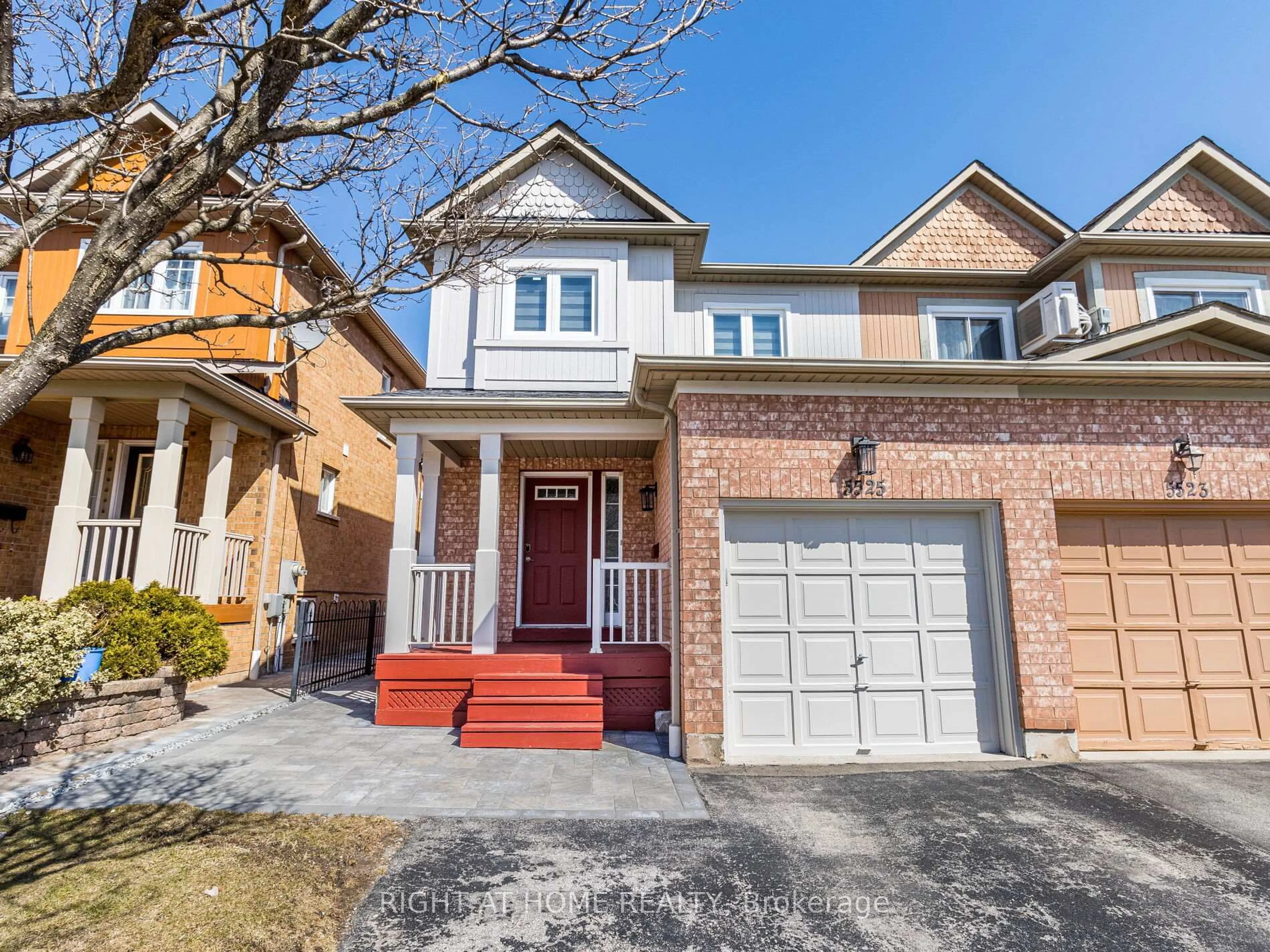 Home with brick exterior material, street for 5525 Creditrise Pl, Mississauga Ontario L5M 6E3