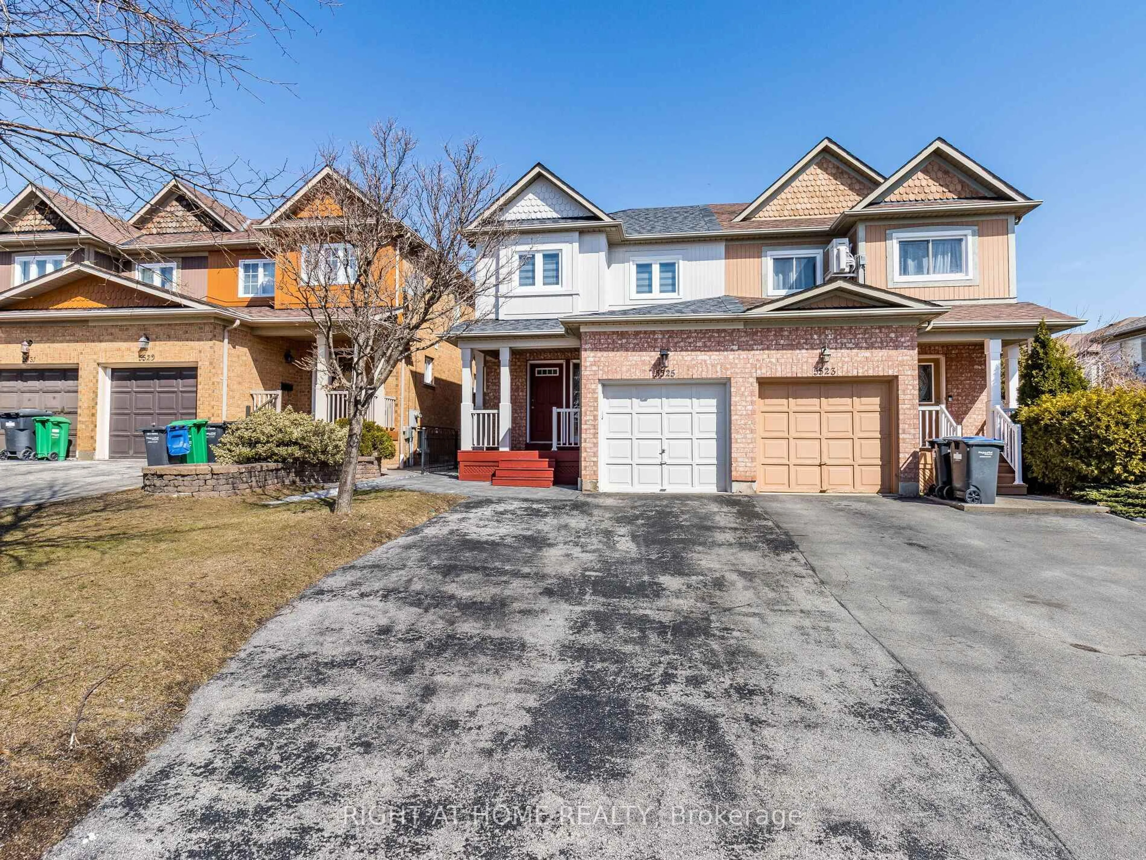 Home with brick exterior material, street for 5525 Creditrise Pl, Mississauga Ontario L5M 6E3