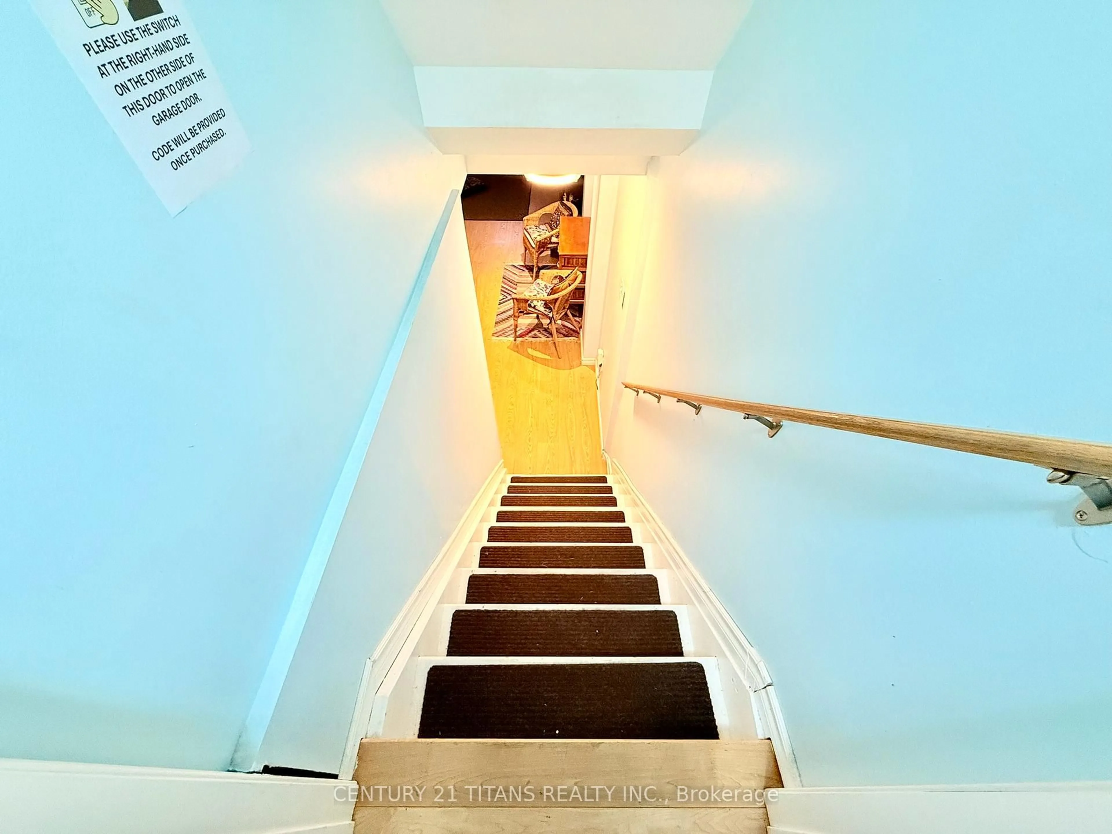 Stairs for 3691 Partition Rd, Mississauga Ontario L5N 8P4