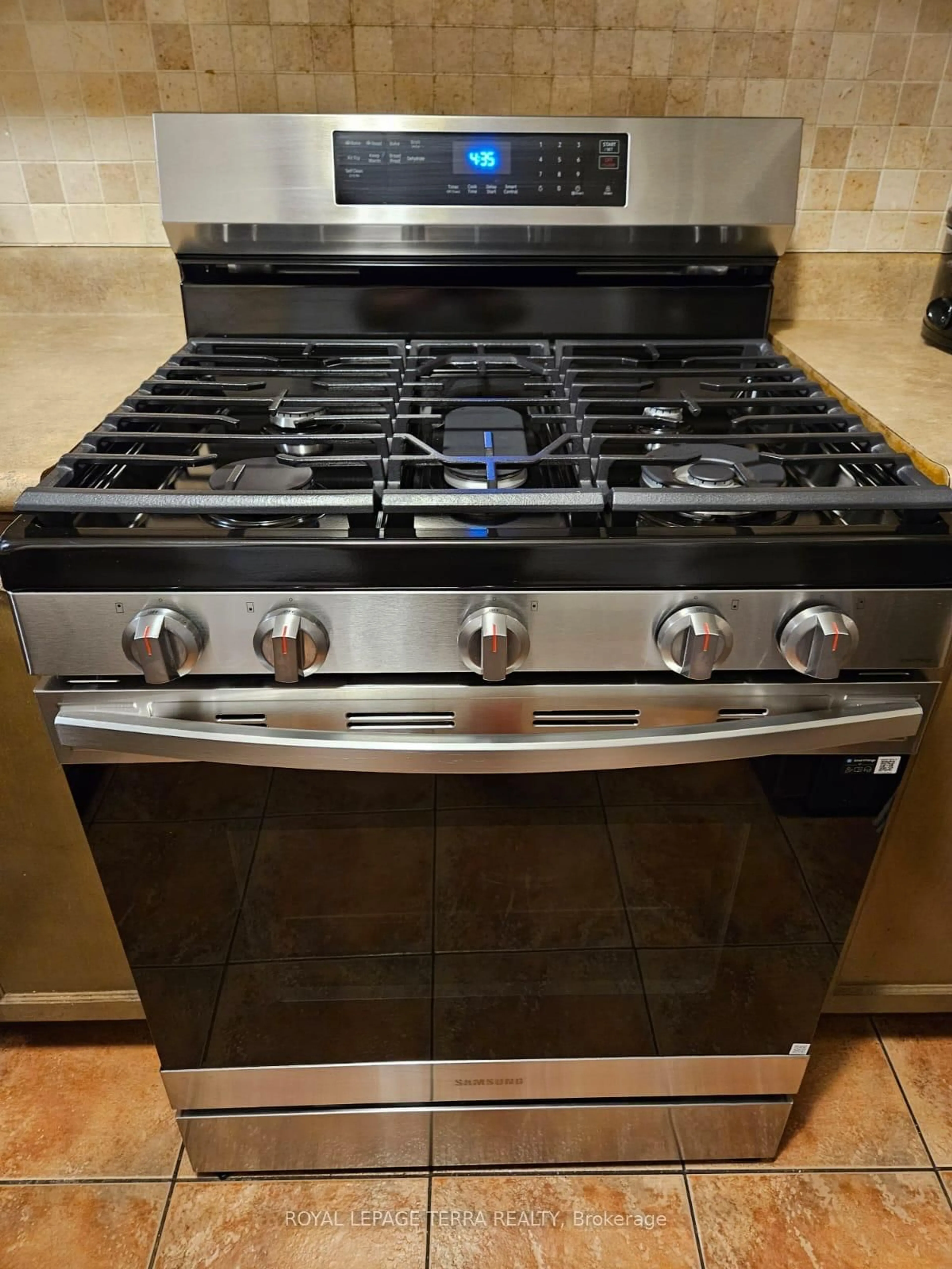 Standard kitchen, ceramic/tile floor for 27 Brucewood Rd #105, Brampton Ontario L6R 3N1