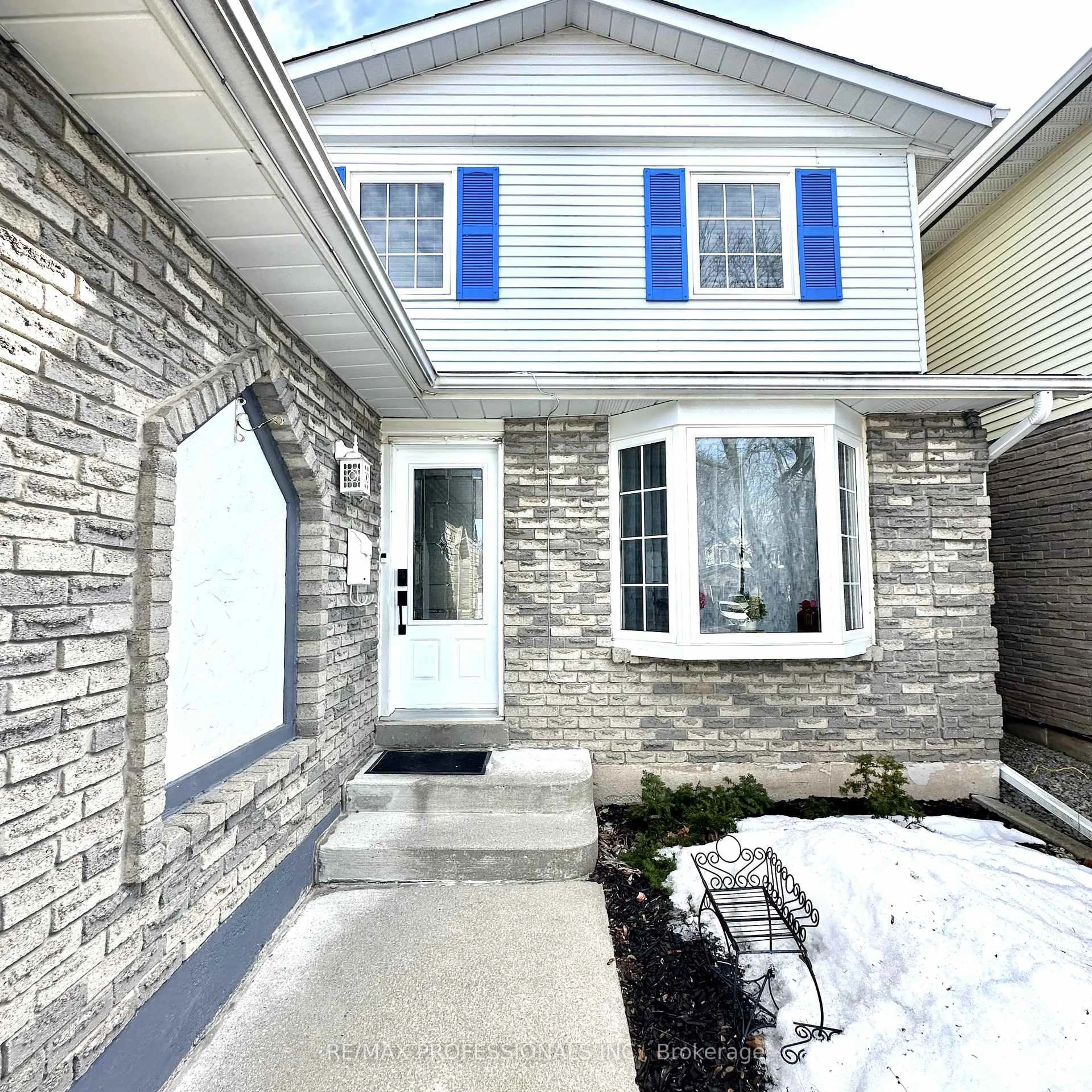 Home with brick exterior material, street for 2416 Malcolm Cres, Burlington Ontario L7P 3Y4