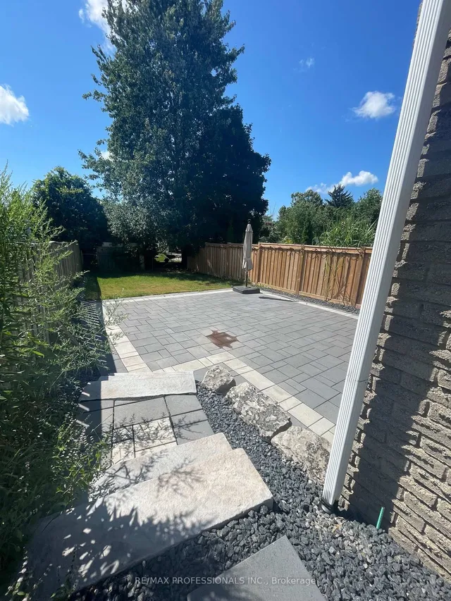 Additional image 38 of 2416 Malcolm Cres