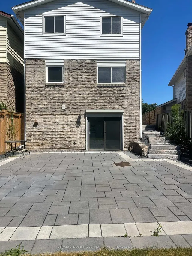 Additional image 39 of 2416 Malcolm Cres