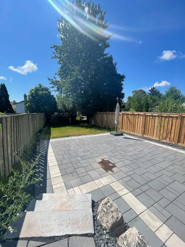 Additional image 40 of 2416 Malcolm Cres