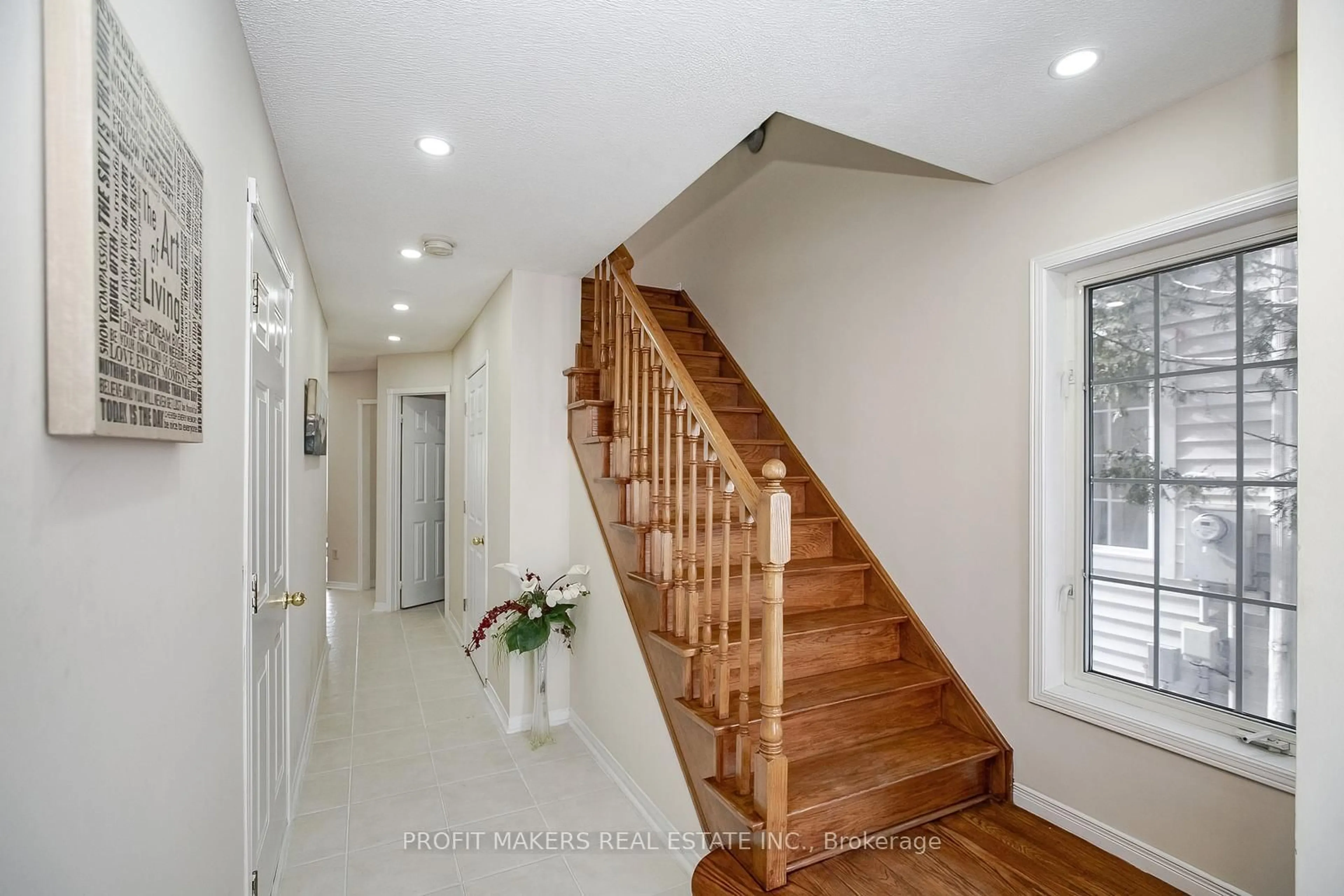 Indoor foyer for 56 Tiller Tr, Brampton Ontario L6X 4S6