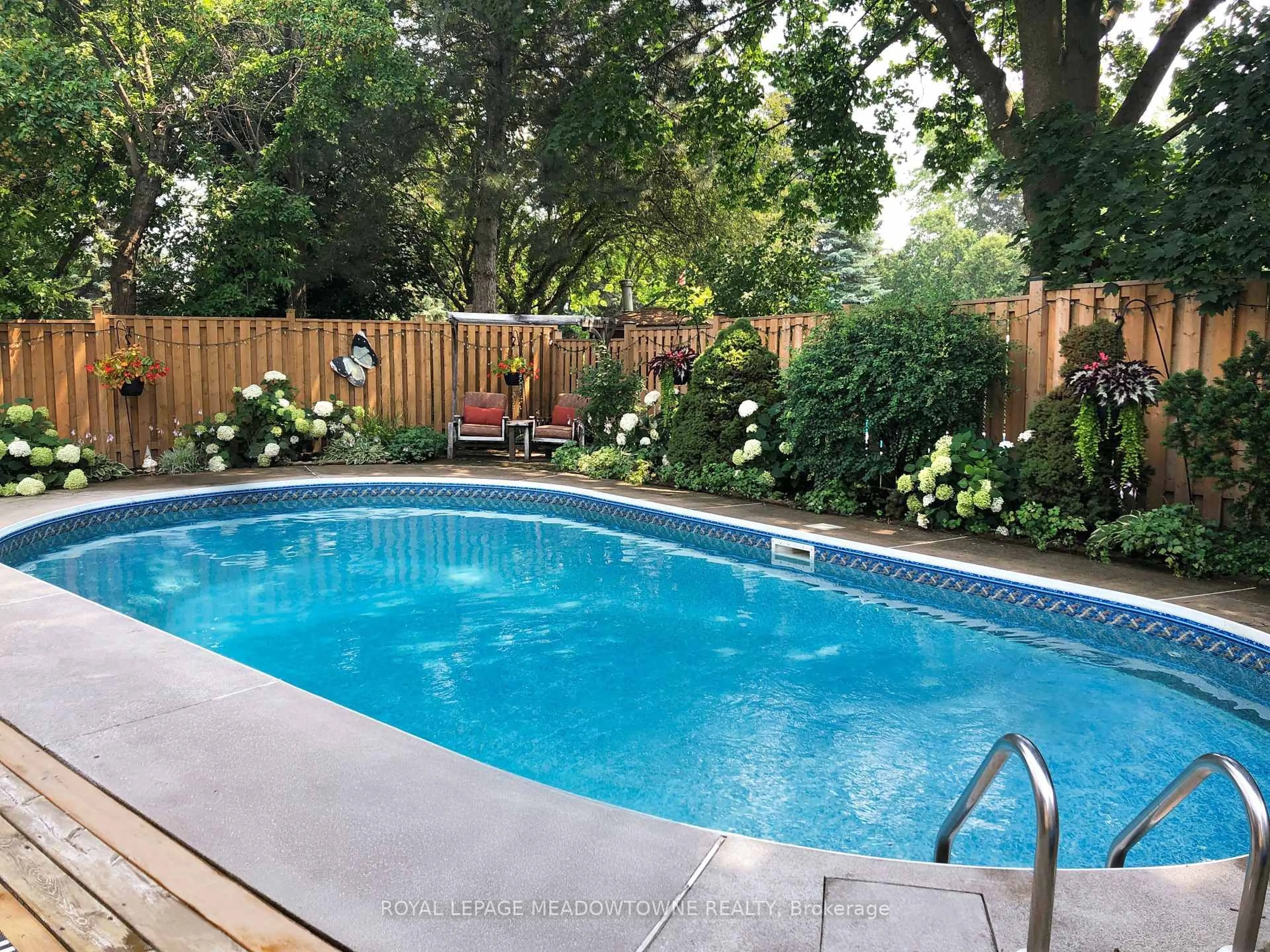 Pool for 41 Steen Dr, Mississauga Ontario L5N 2V3