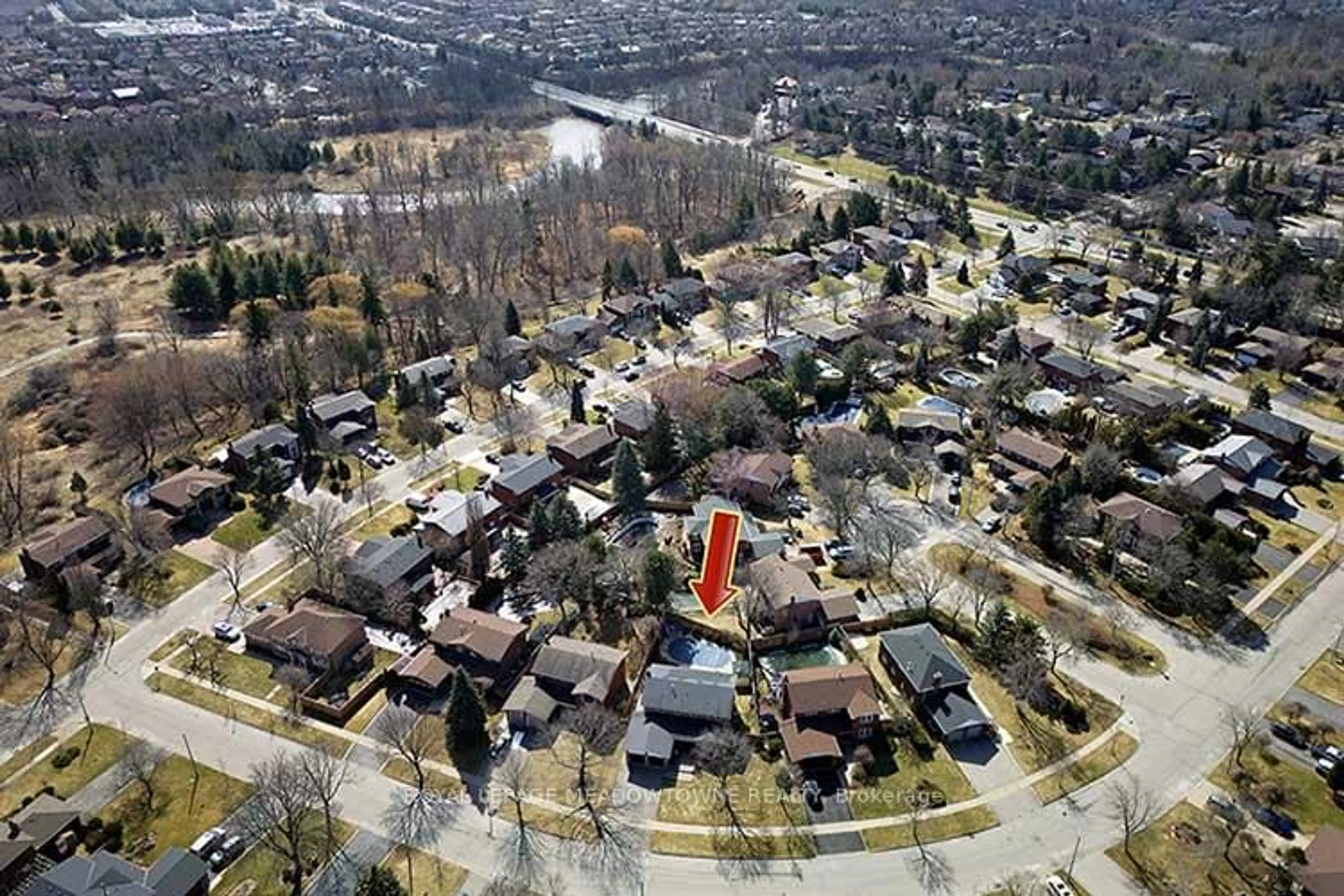 A pic from outside/outdoor area/front of a property/back of a property/a pic from drone, street for 41 Steen Dr, Mississauga Ontario L5N 2V3