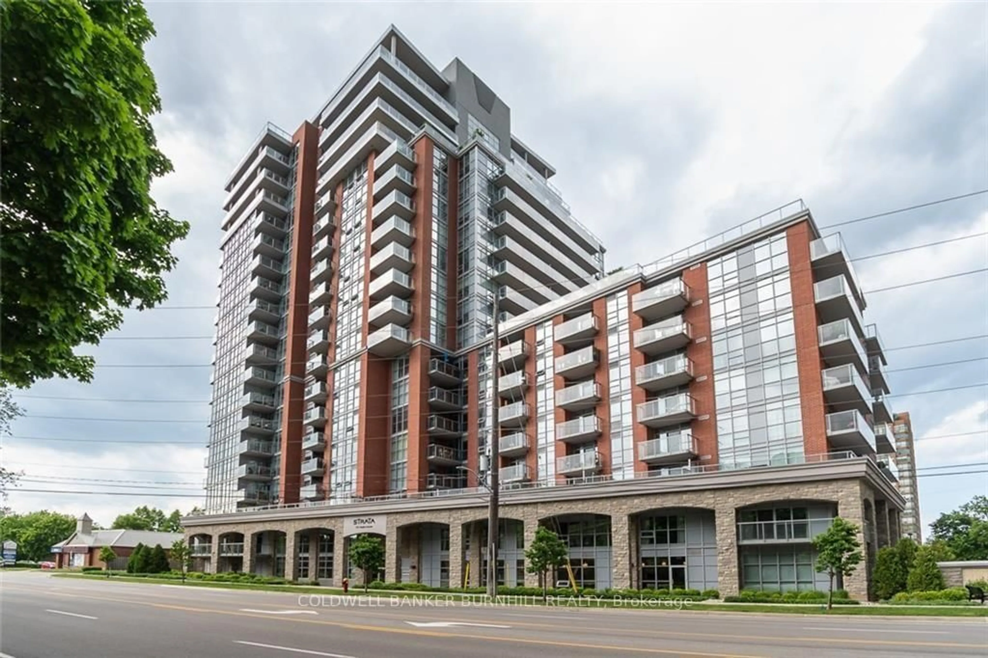 Indoor foyer for 551 Maple Ave #612, Burlington Ontario L7S 1M7