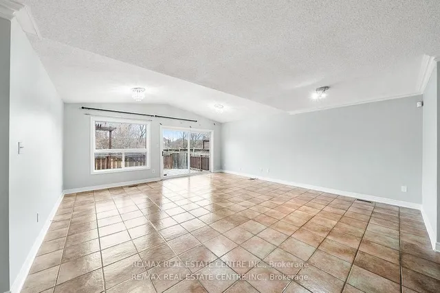 Additional image 34 of 49 Hollowgrove Blvd
