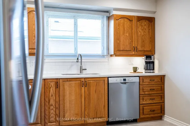 Additional property image - 648 THORNWOOD Ave
