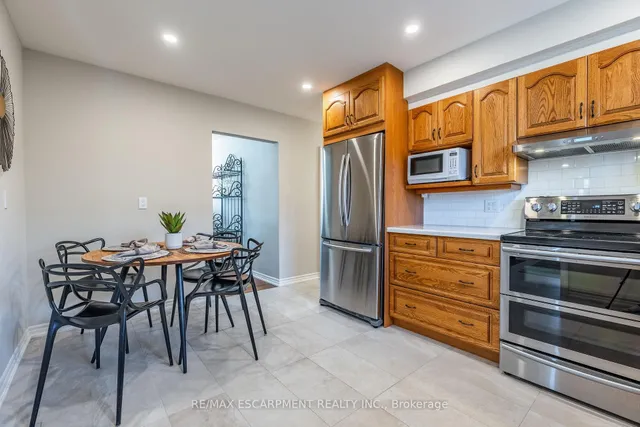 Additional property image - 648 THORNWOOD Ave