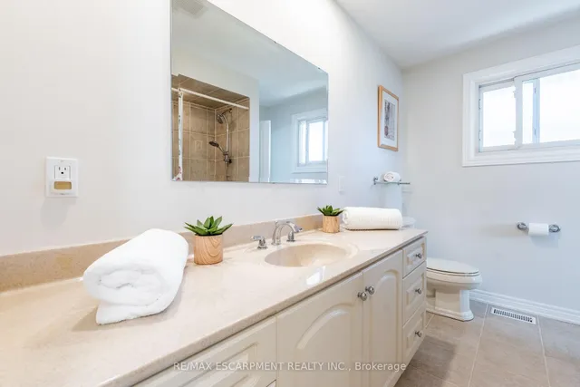 Additional property image - 648 THORNWOOD Ave