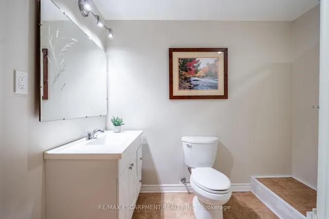 Additional property image - 648 THORNWOOD Ave