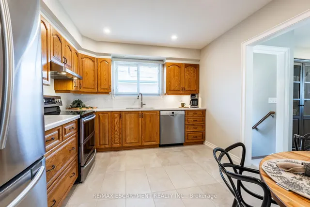 Additional property image - 648 THORNWOOD Ave